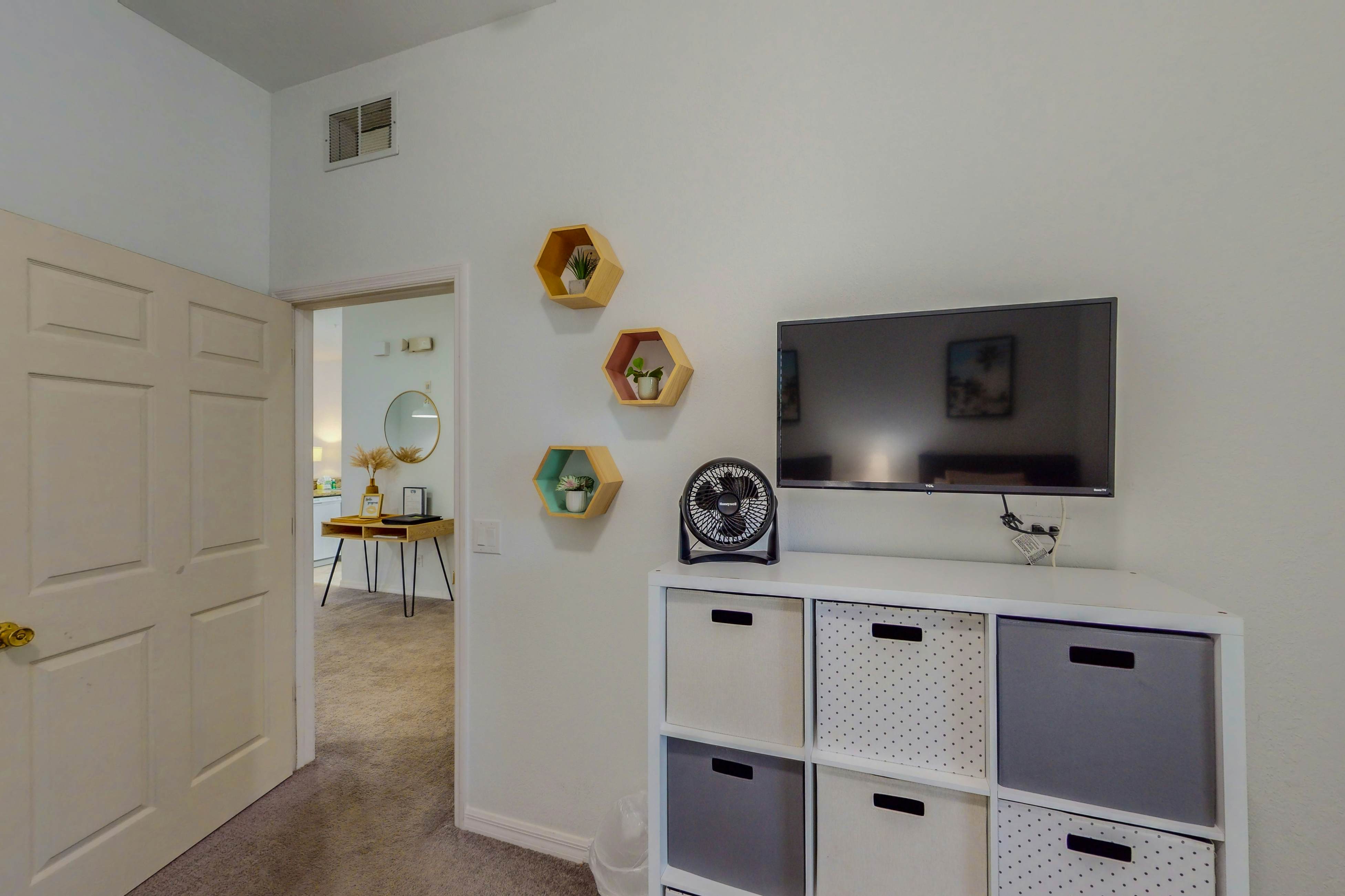 2nd-floor condo with balcony, sauna, basketball court, on-site restaurant & pool