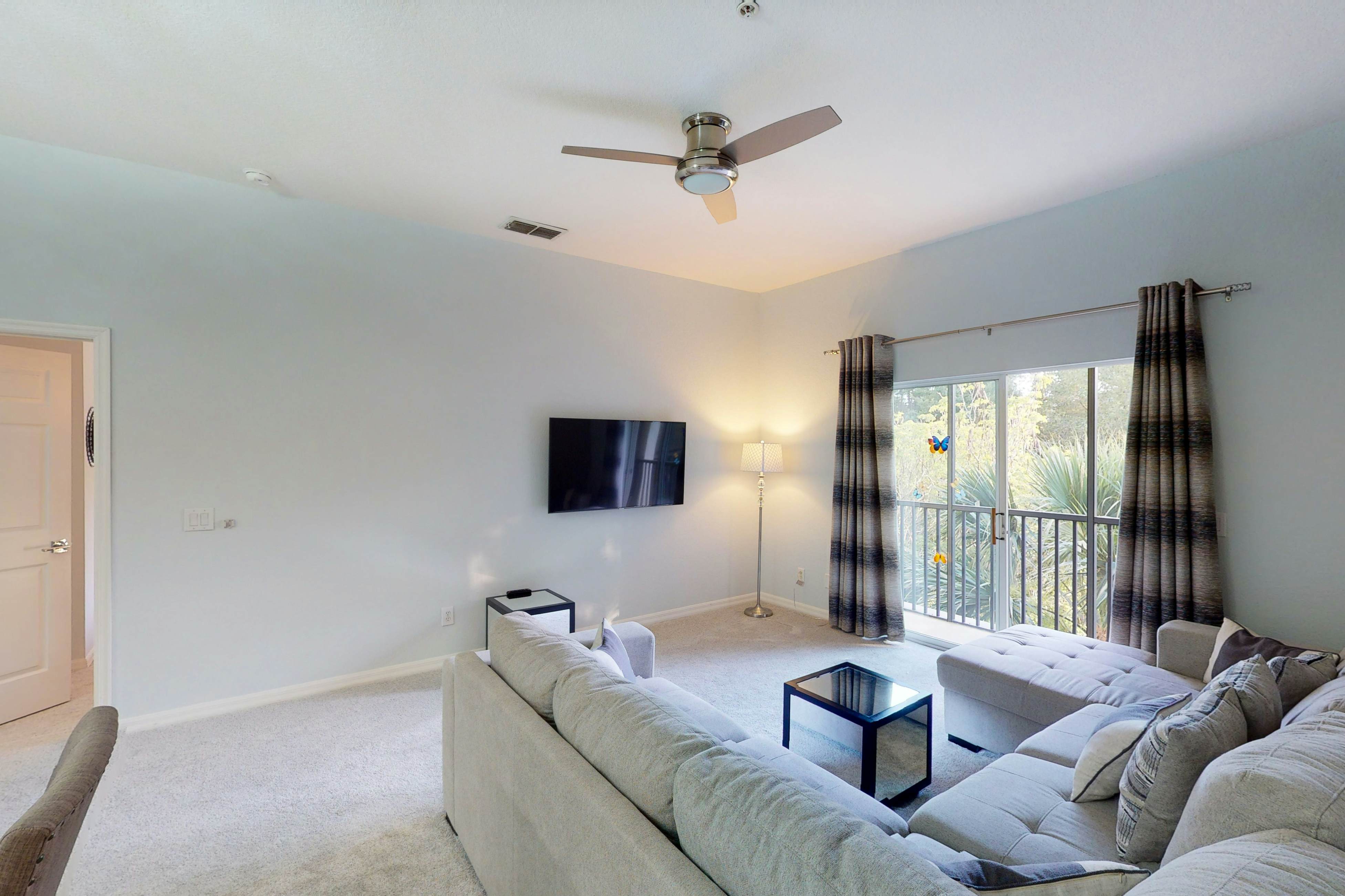 3rd floor condo w/ pools, tennis court, near theme parks, sauna, restaurant