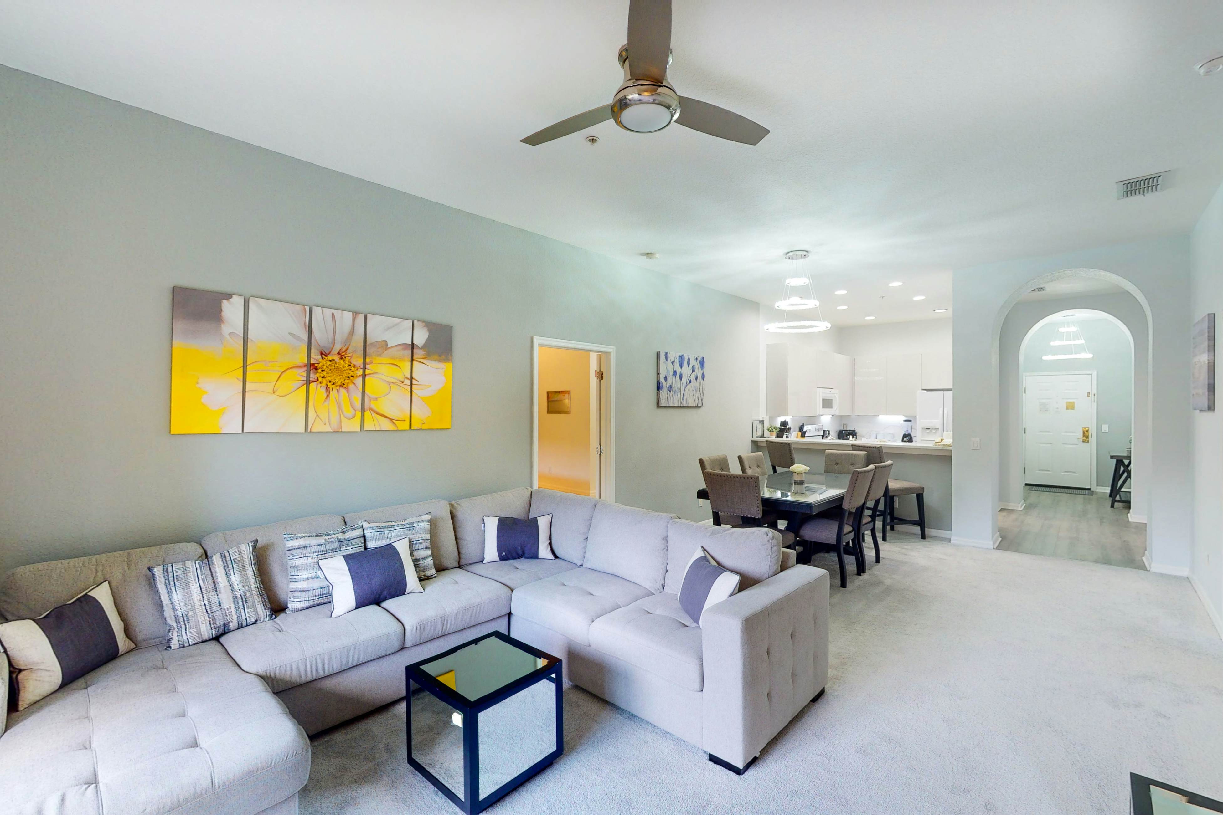 3rd floor condo w/ pools, tennis court, near theme parks, sauna, restaurant