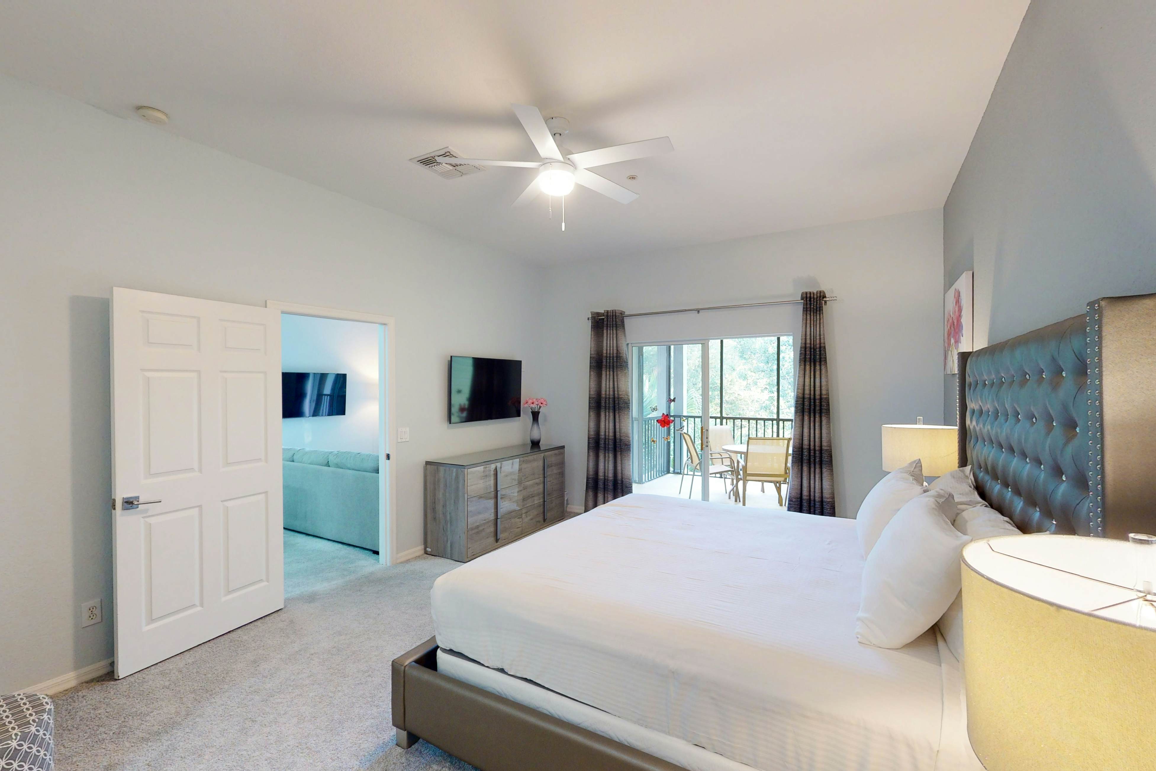 3rd floor condo w/ pools, tennis court, near theme parks, sauna, restaurant