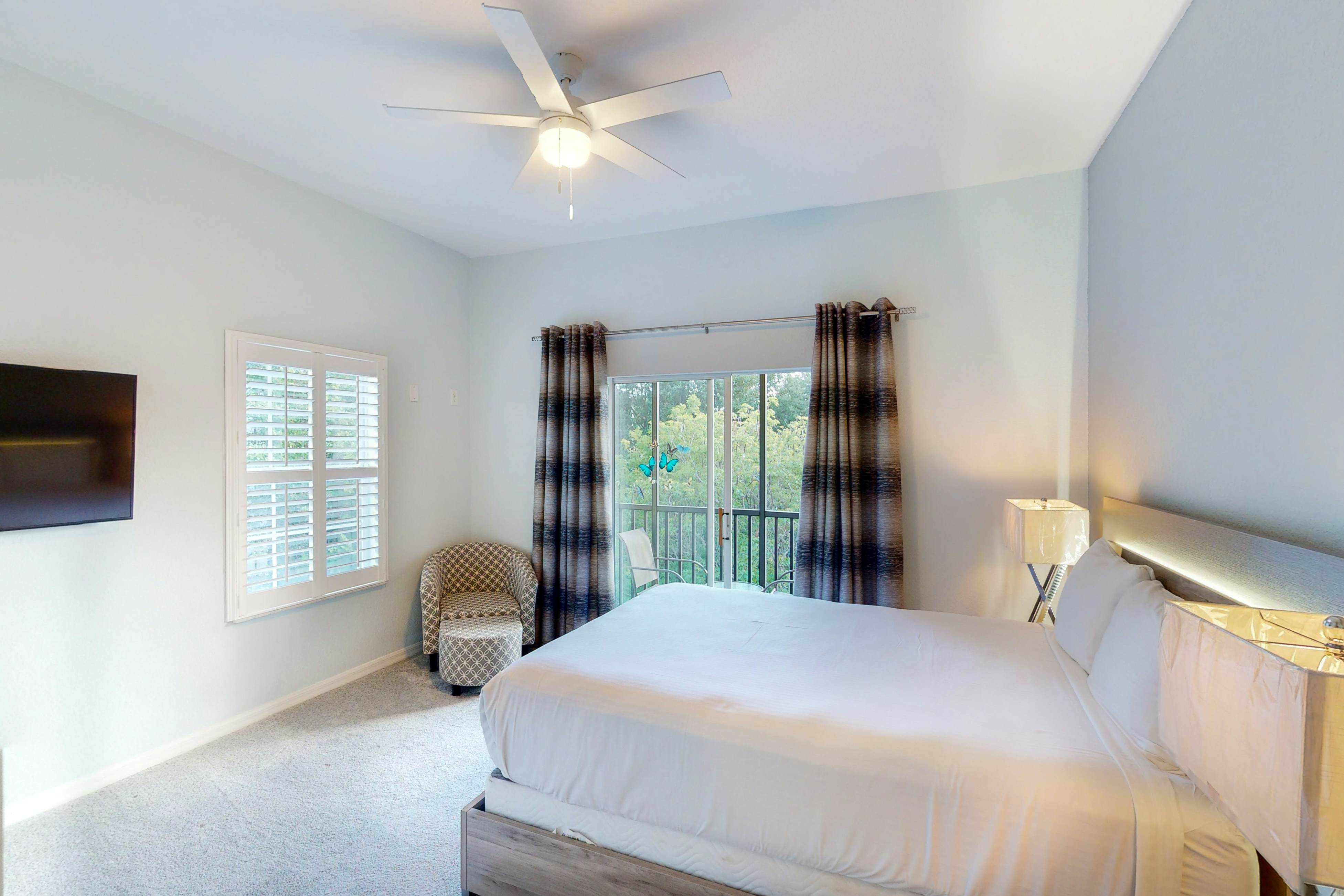 3rd floor condo w/ pools, tennis court, near theme parks, sauna, restaurant