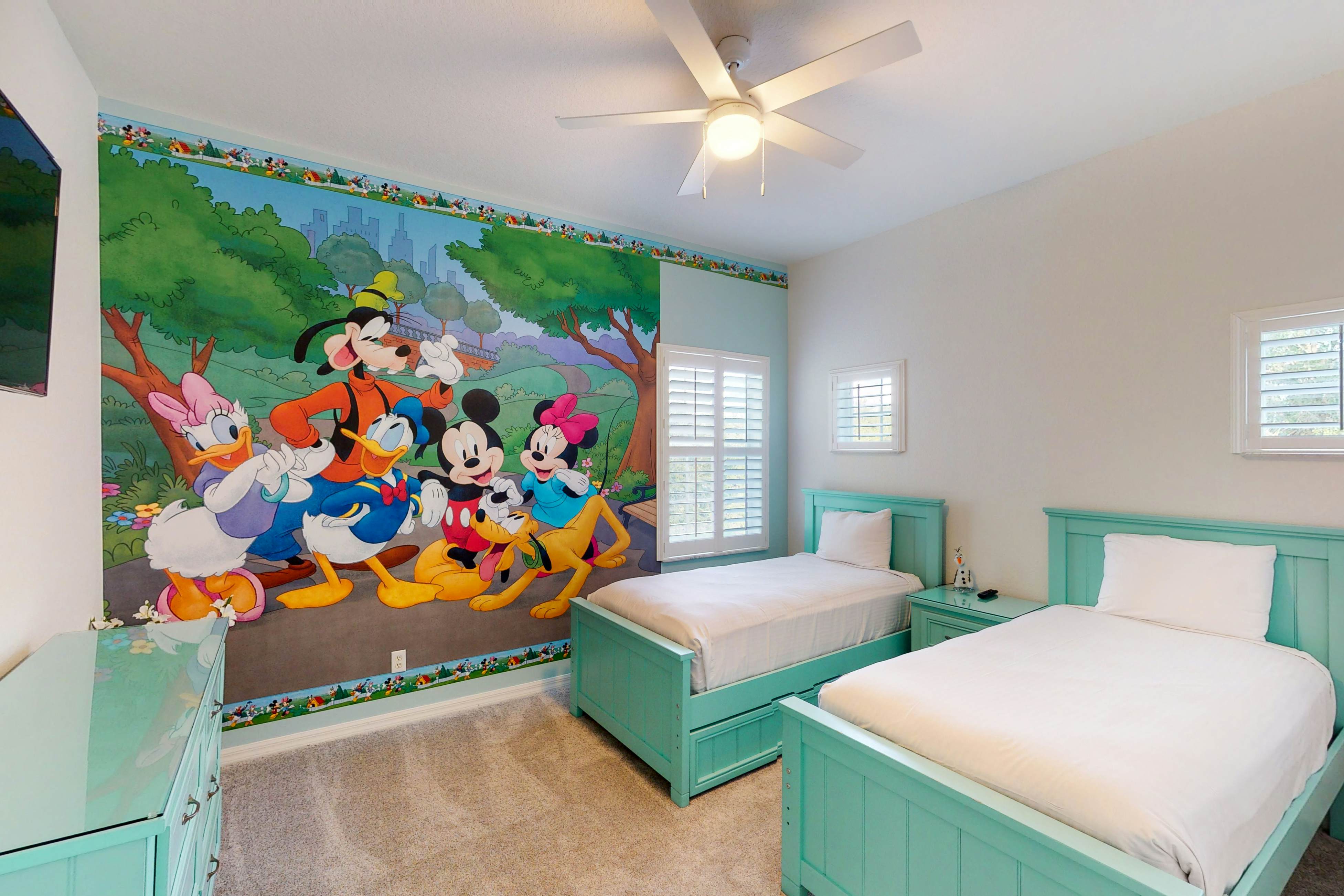 3rd floor condo w/ pools, tennis court, near theme parks, sauna, restaurant