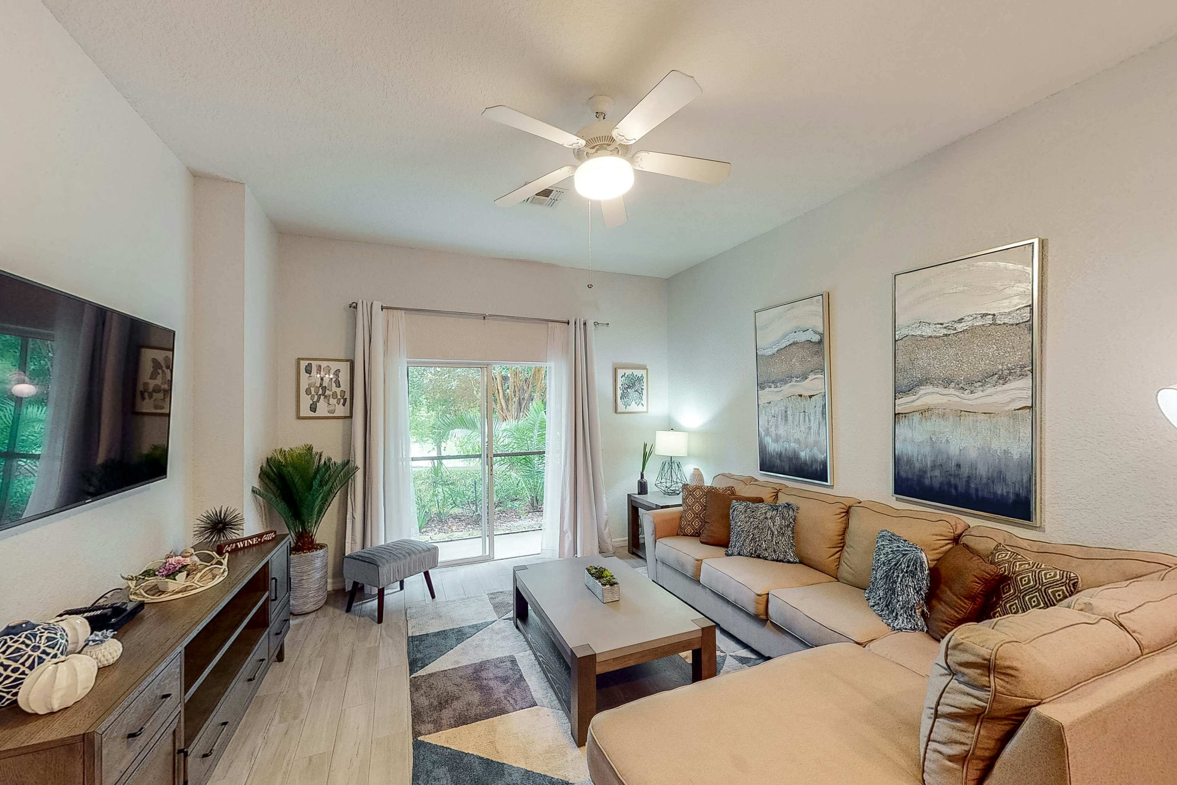 1st floor condo w/ shared pools, basketball court, tennis court, patio, sauna