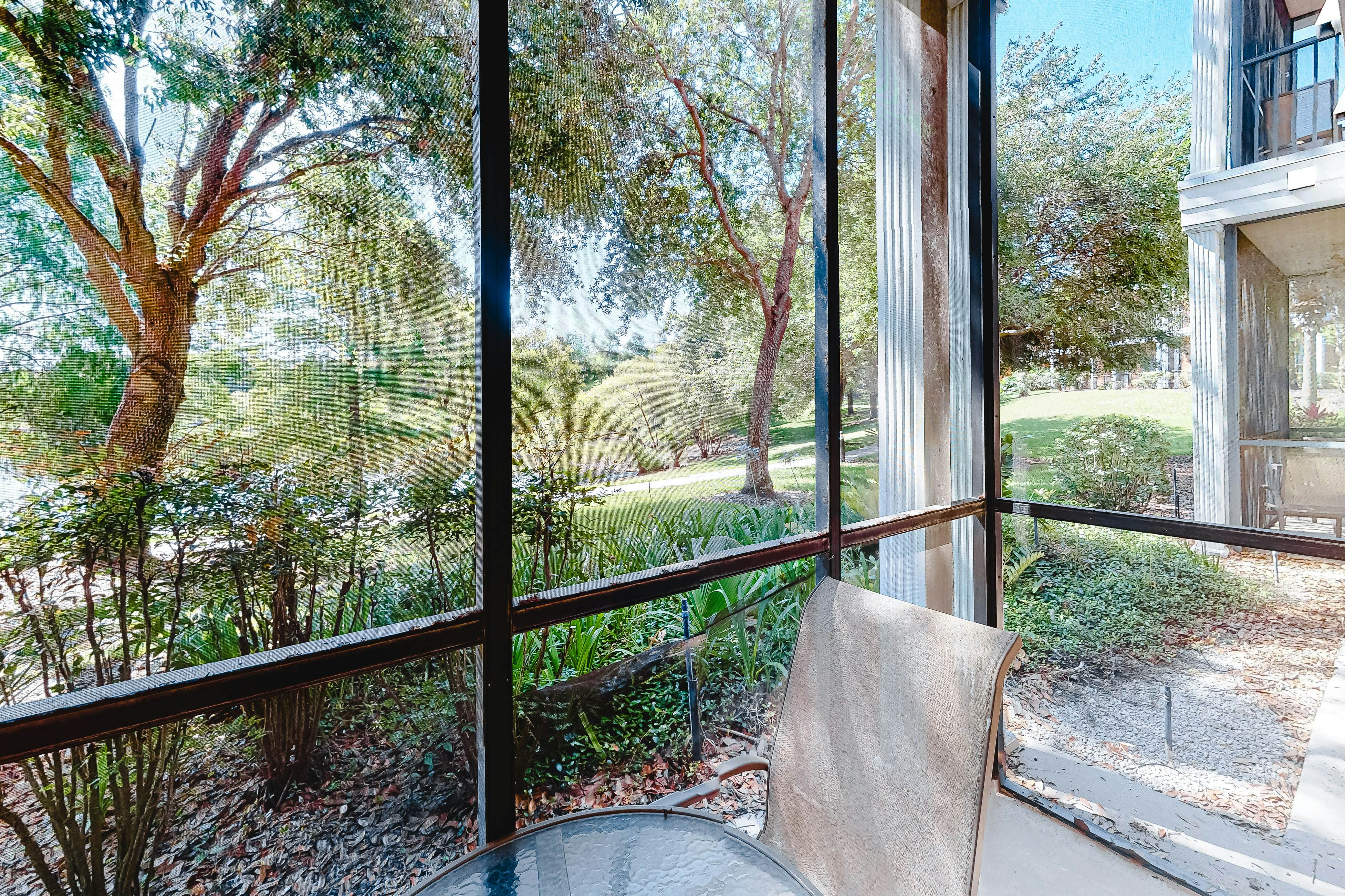 Near all Orlando theme parks - family friendly condo w/ shared amenities