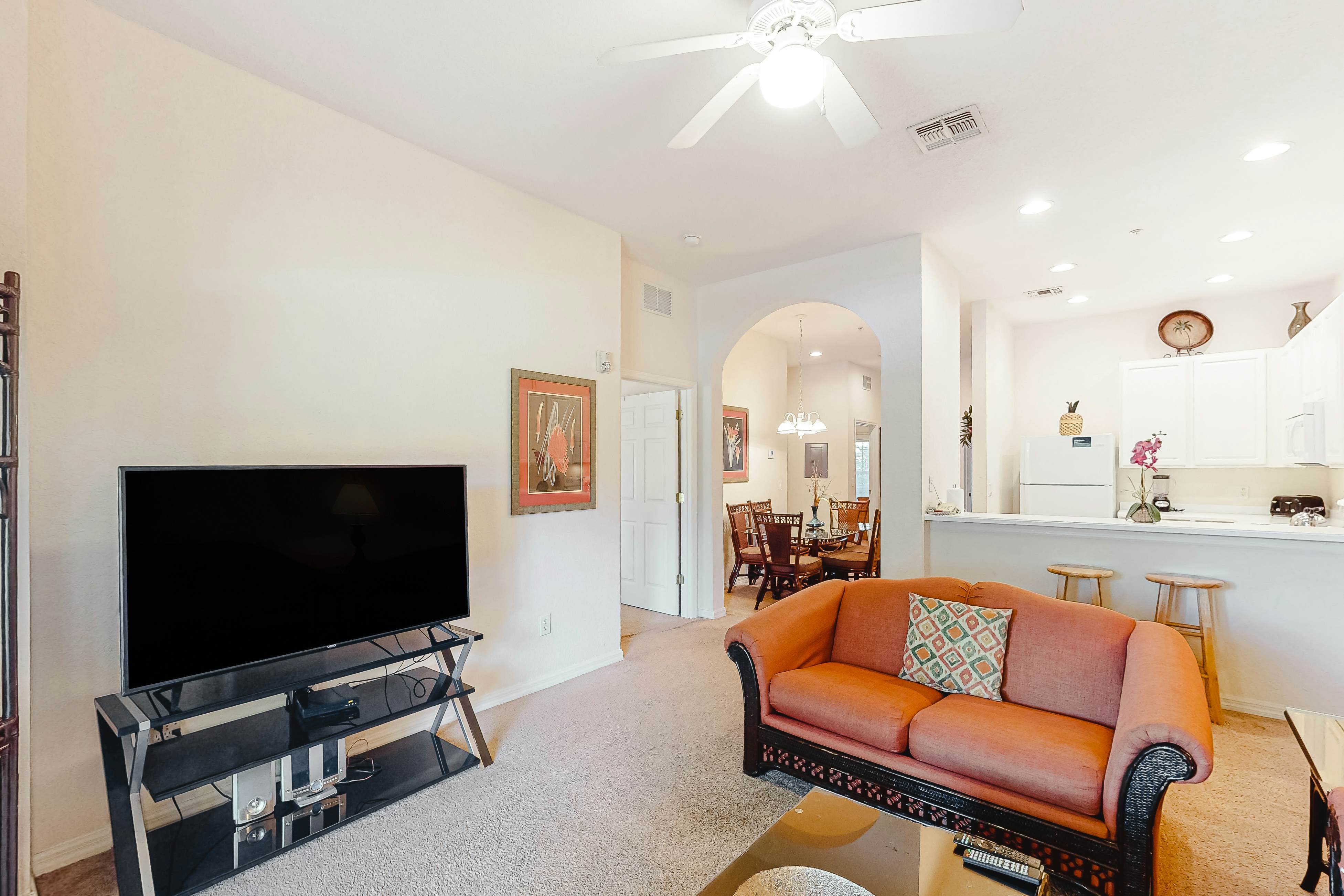 Near all Orlando theme parks - family friendly condo w/ shared amenities