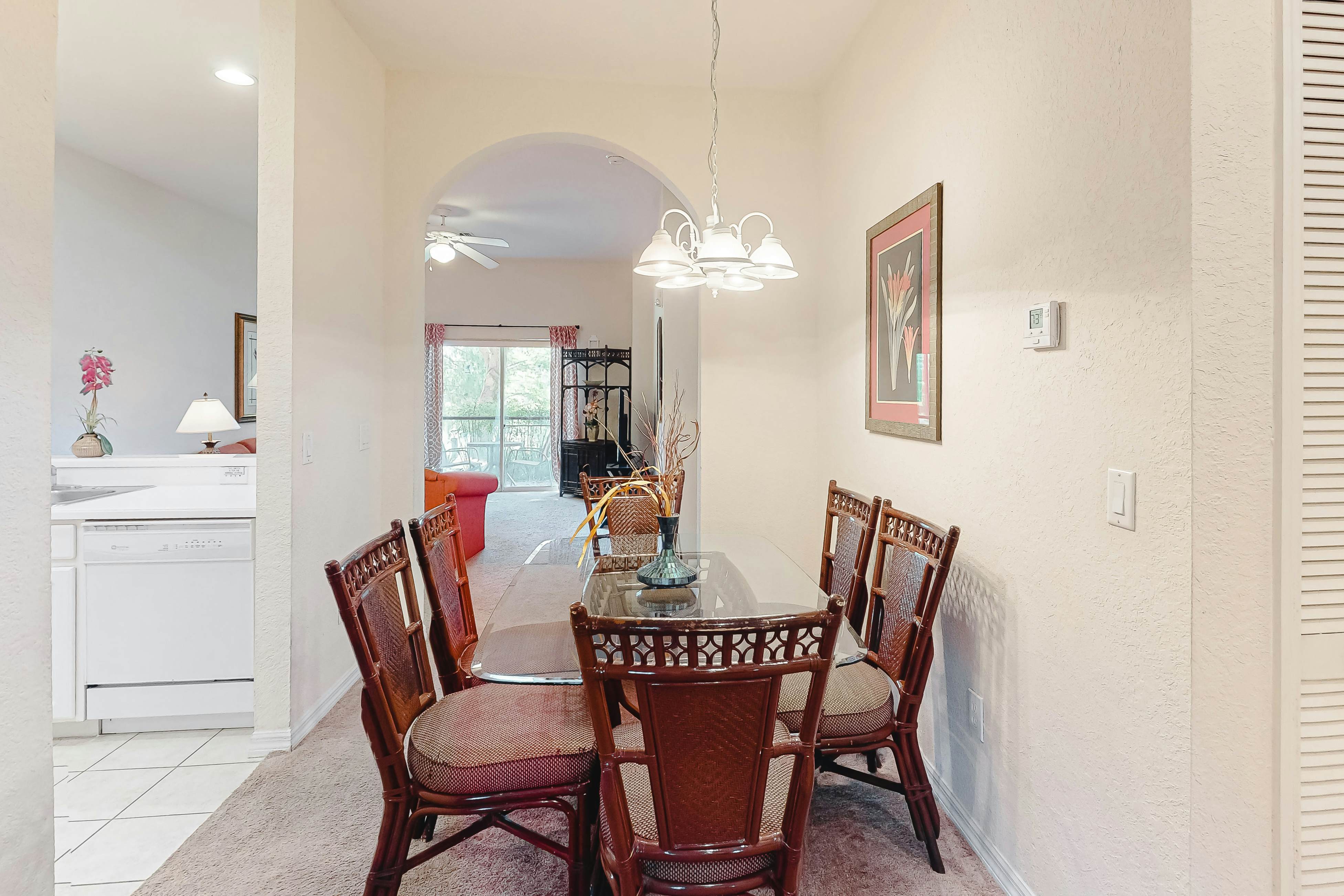 Near all Orlando theme parks - family friendly condo w/ shared amenities