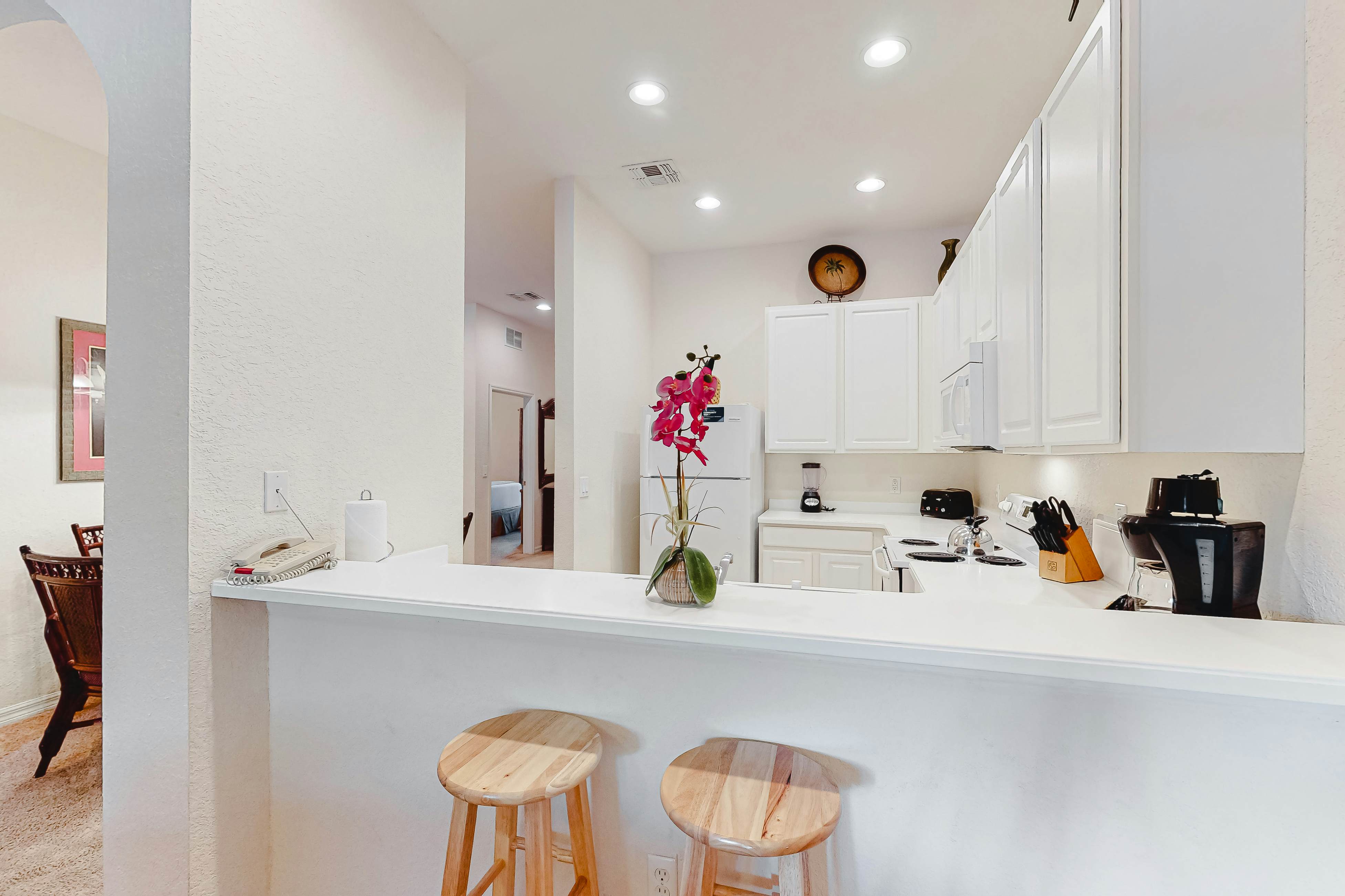 Near all Orlando theme parks - family friendly condo w/ shared amenities