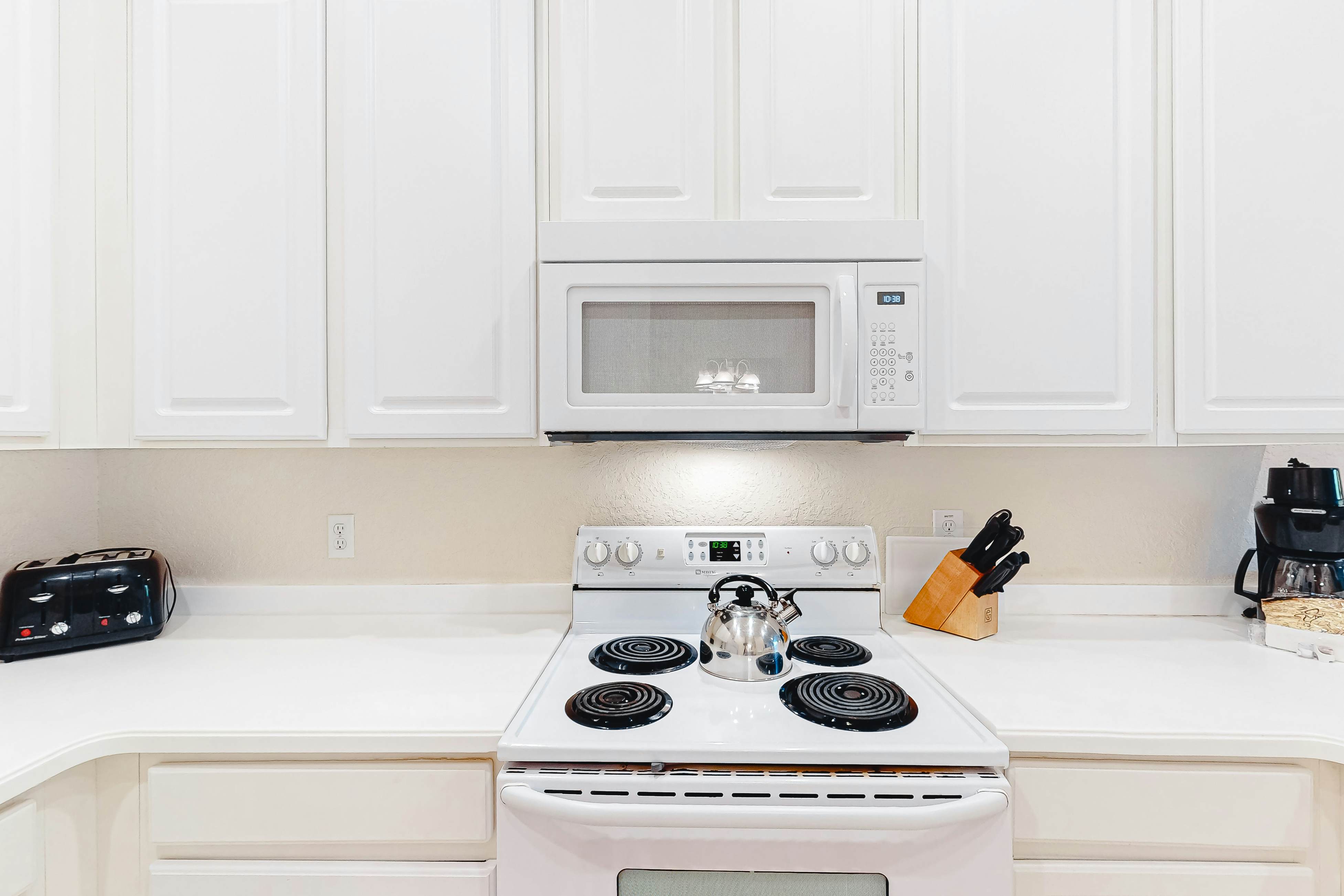 Near all Orlando theme parks - family friendly condo w/ shared amenities