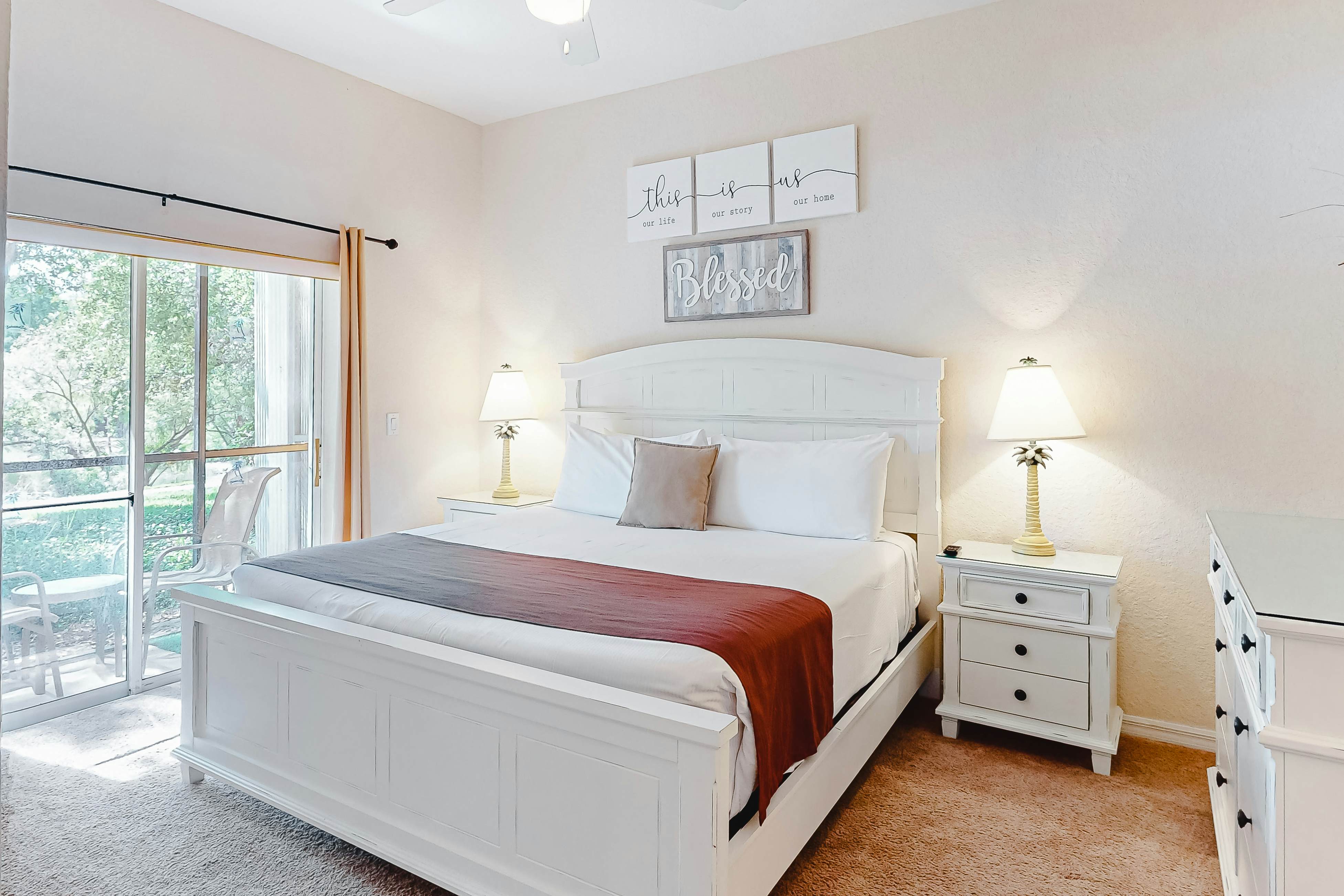 Near all Orlando theme parks - family friendly condo w/ shared amenities