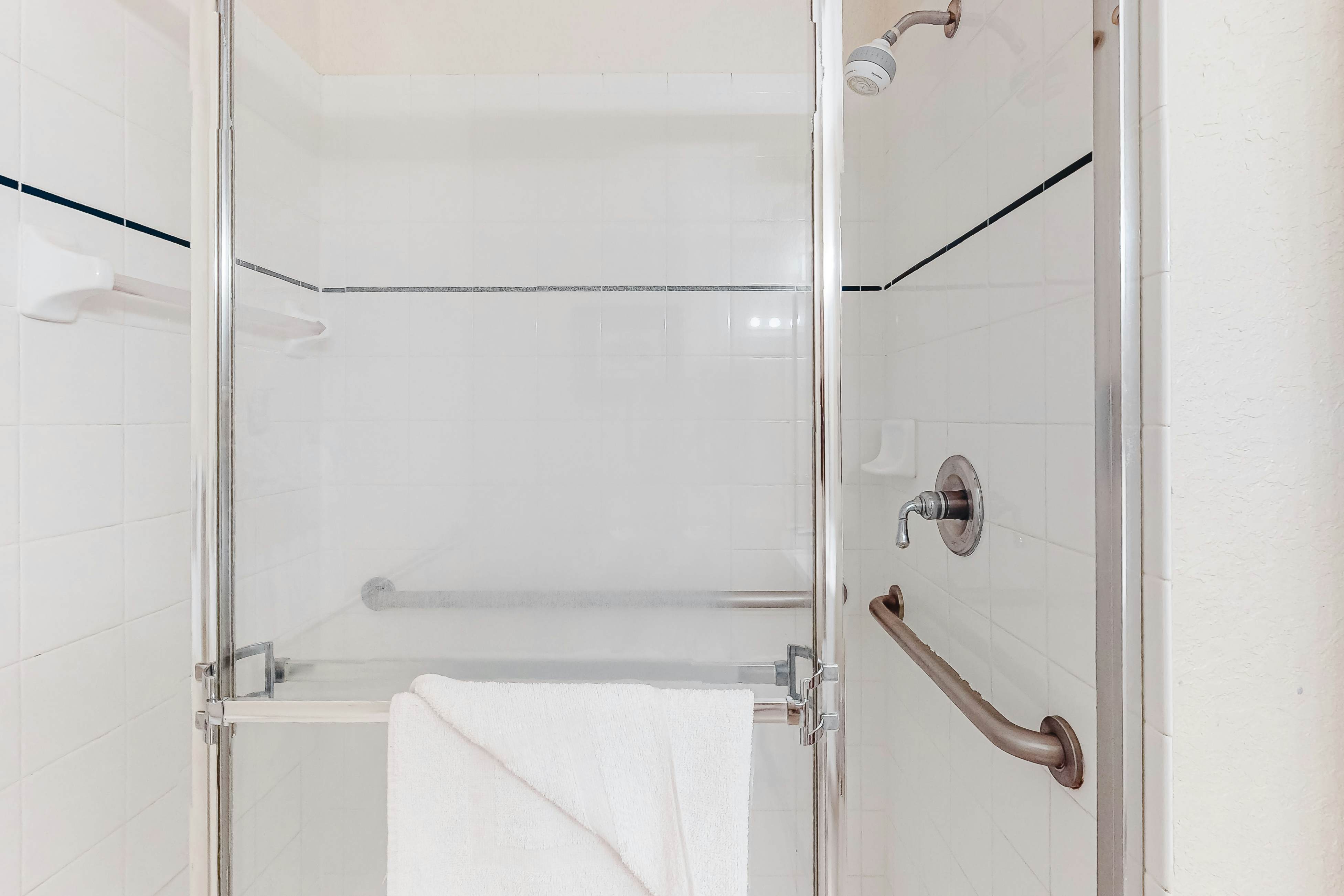 Near all Orlando theme parks - family friendly condo w/ shared amenities