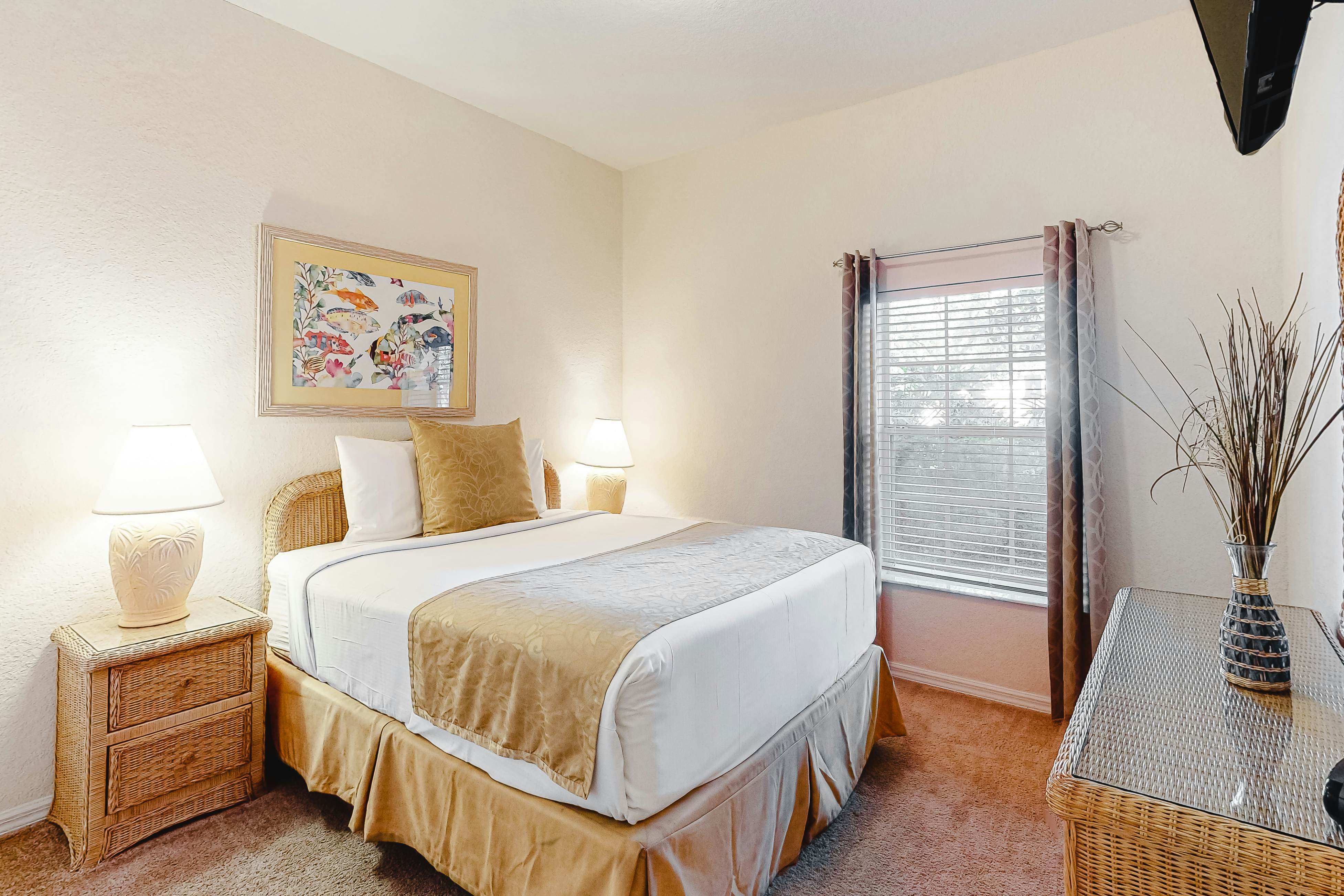 Near all Orlando theme parks - family friendly condo w/ shared amenities