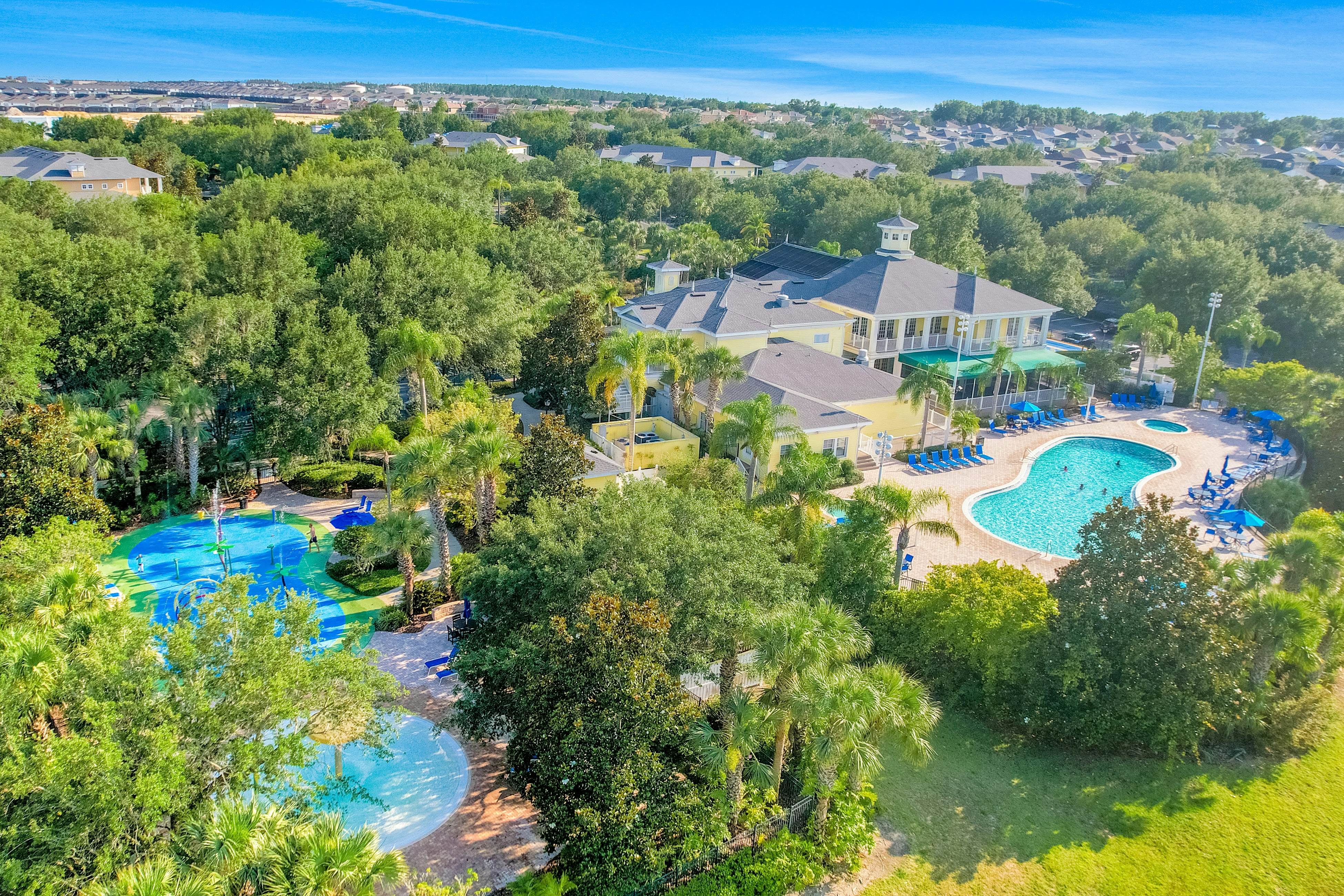 Near all Orlando theme parks - family friendly condo w/ shared amenities