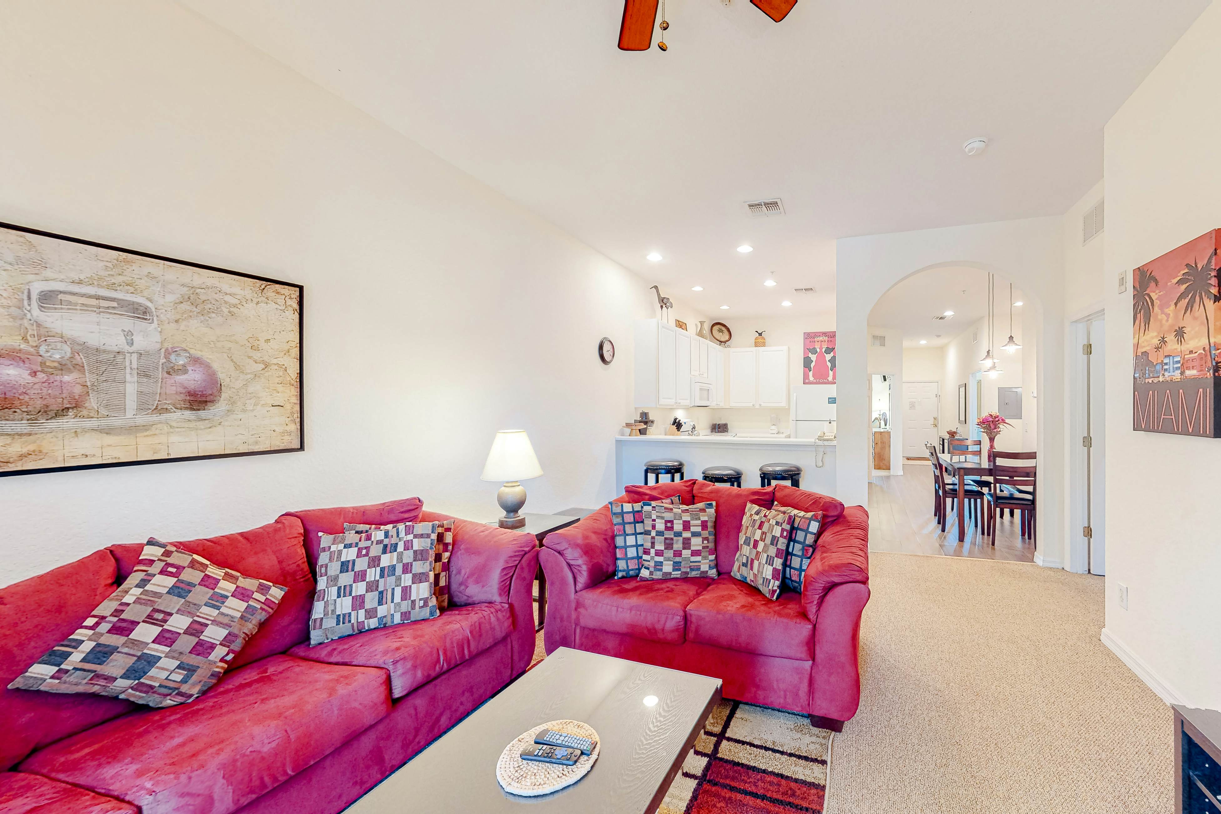 2nd floor condo near theme parks, restaurant, tennis court, balcony, sauna