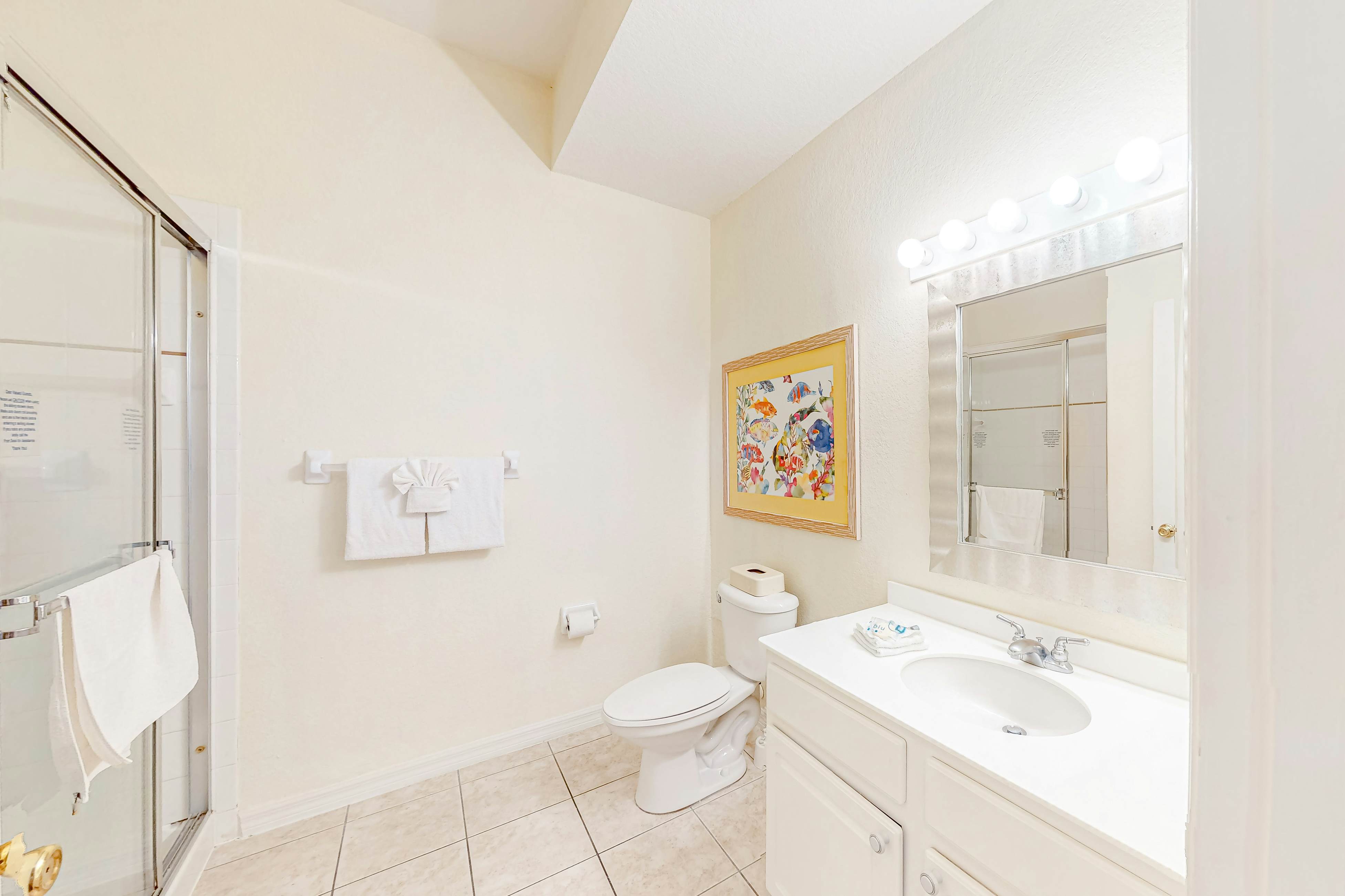 2nd floor condo near theme parks, restaurant, tennis court, balcony, sauna