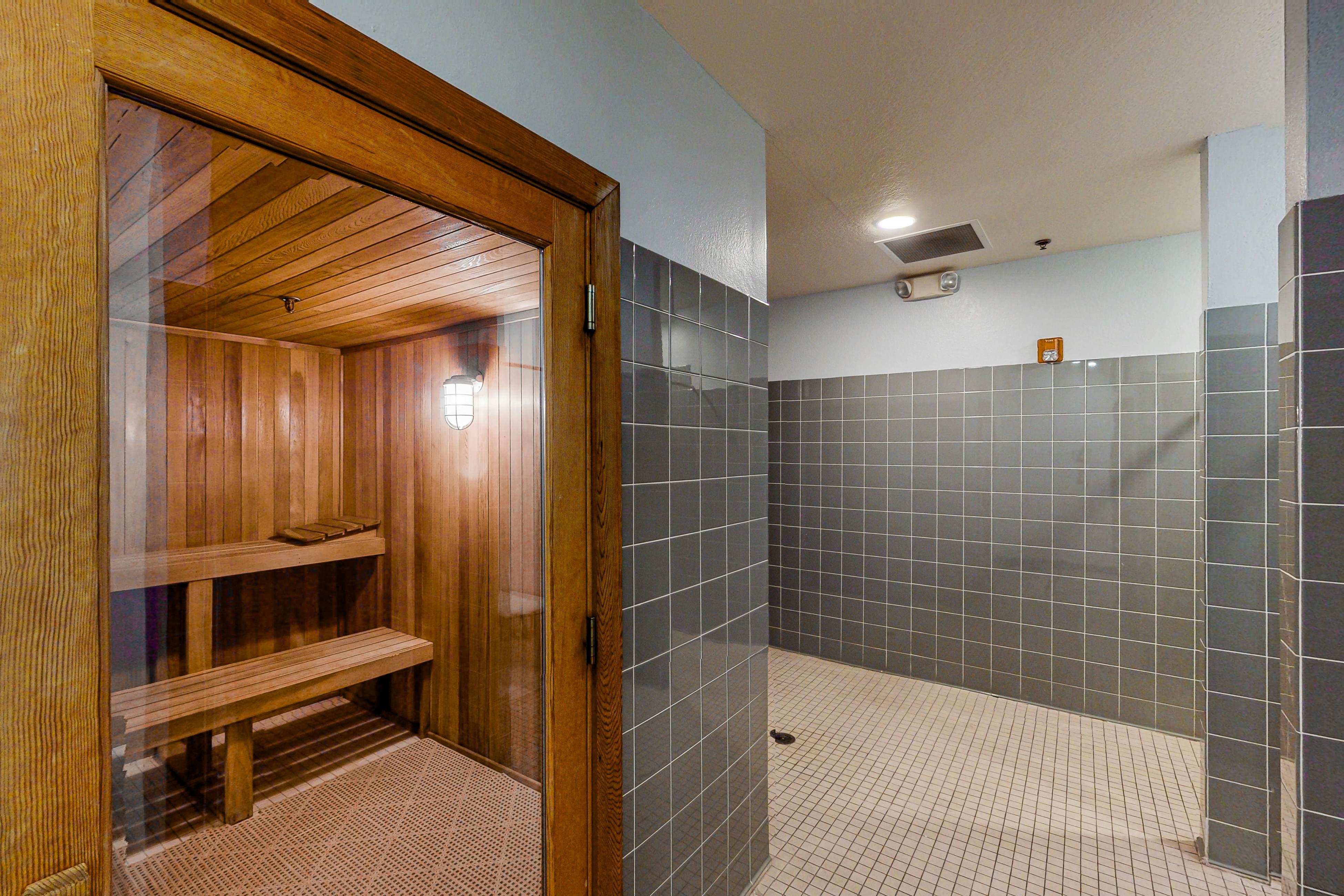 2nd floor condo near theme parks, restaurant, tennis court, balcony, sauna