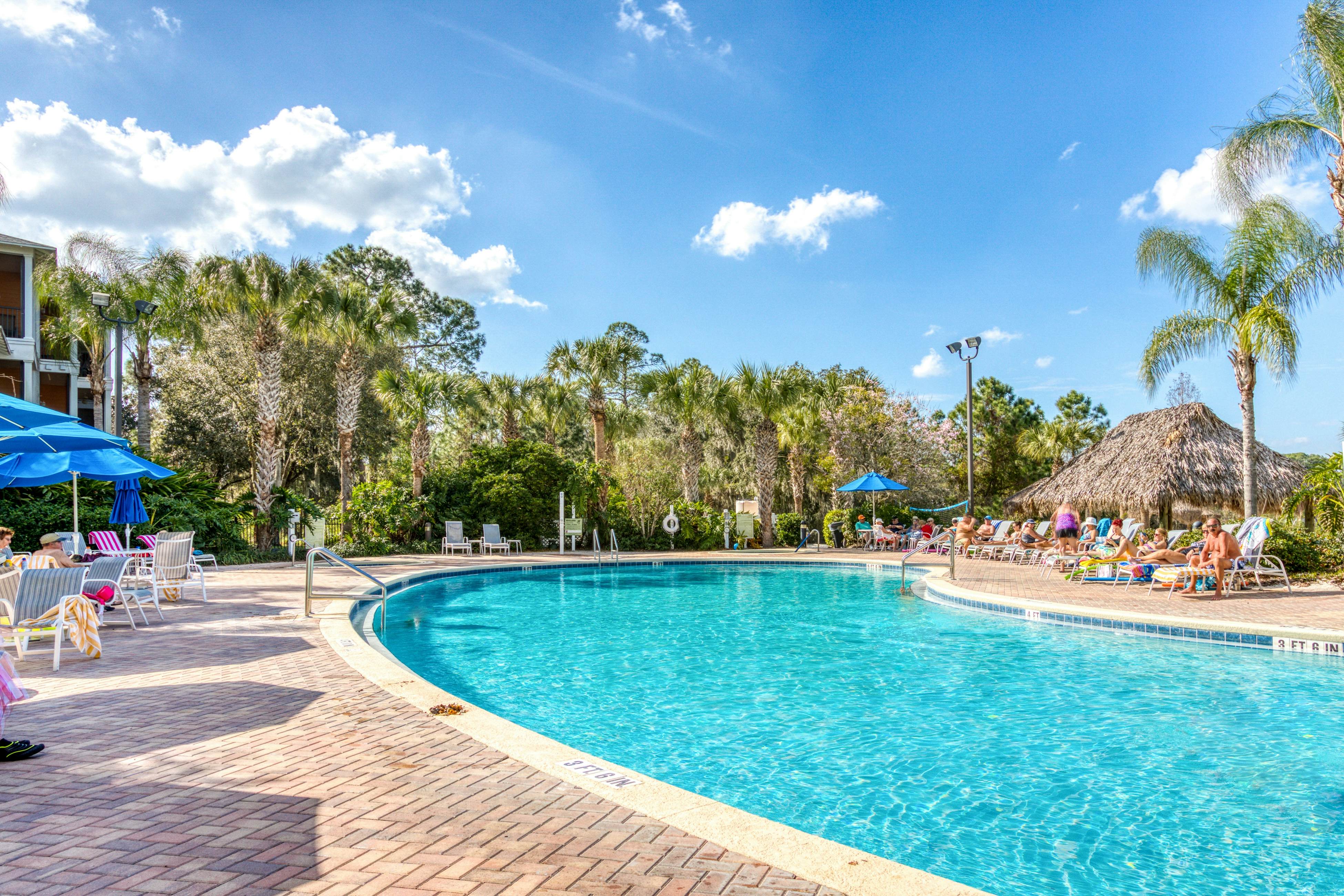 2nd floor condo near theme parks, restaurant, tennis court, balcony, sauna