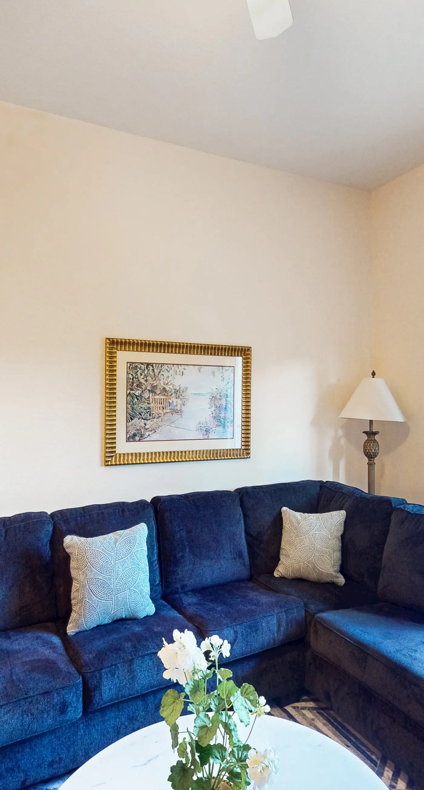 3rd floor condo w/ sauna, restaurant, gym, tennis court, shared pools