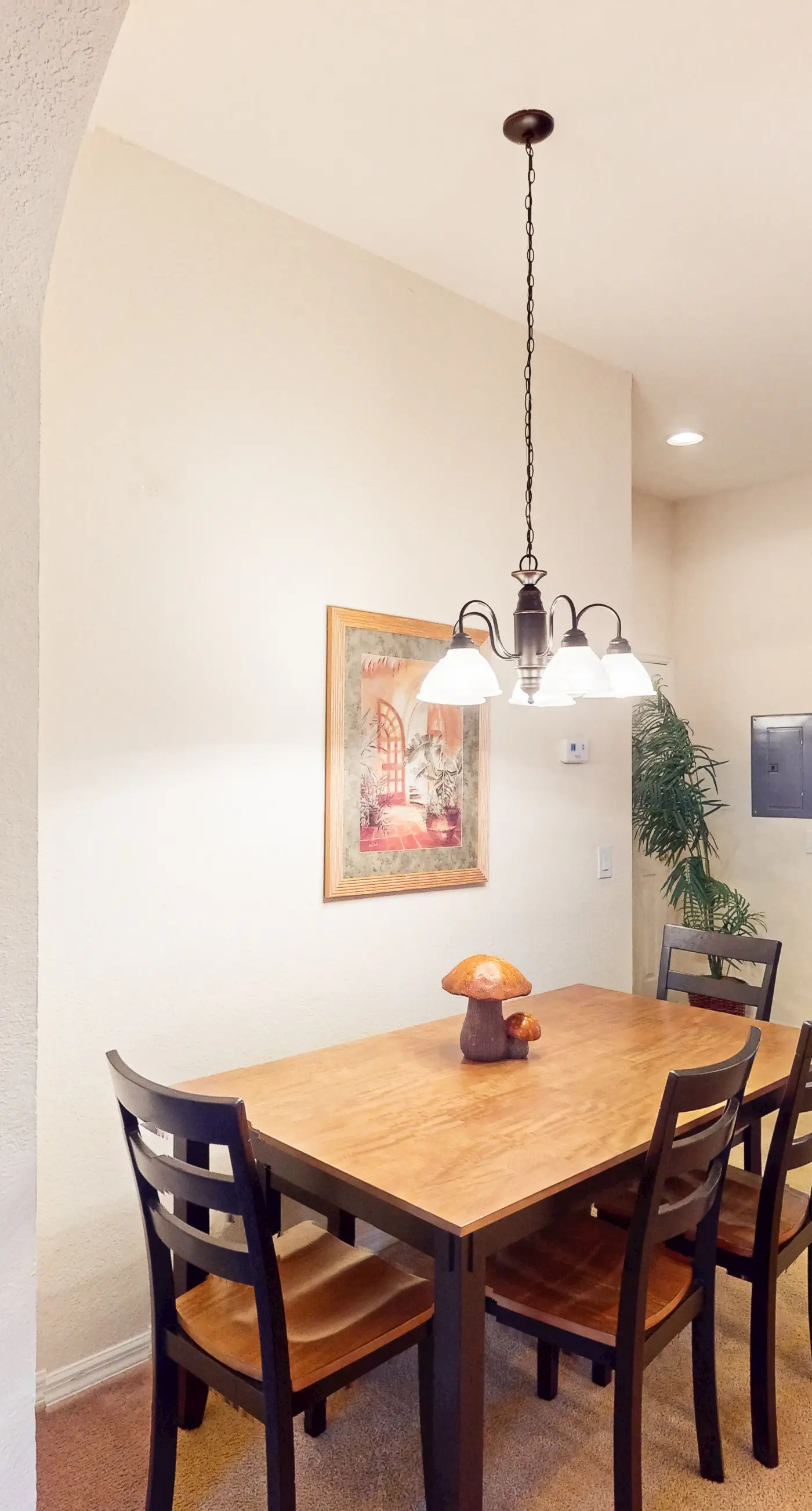 3rd floor condo w/ sauna, restaurant, gym, tennis court, shared pools