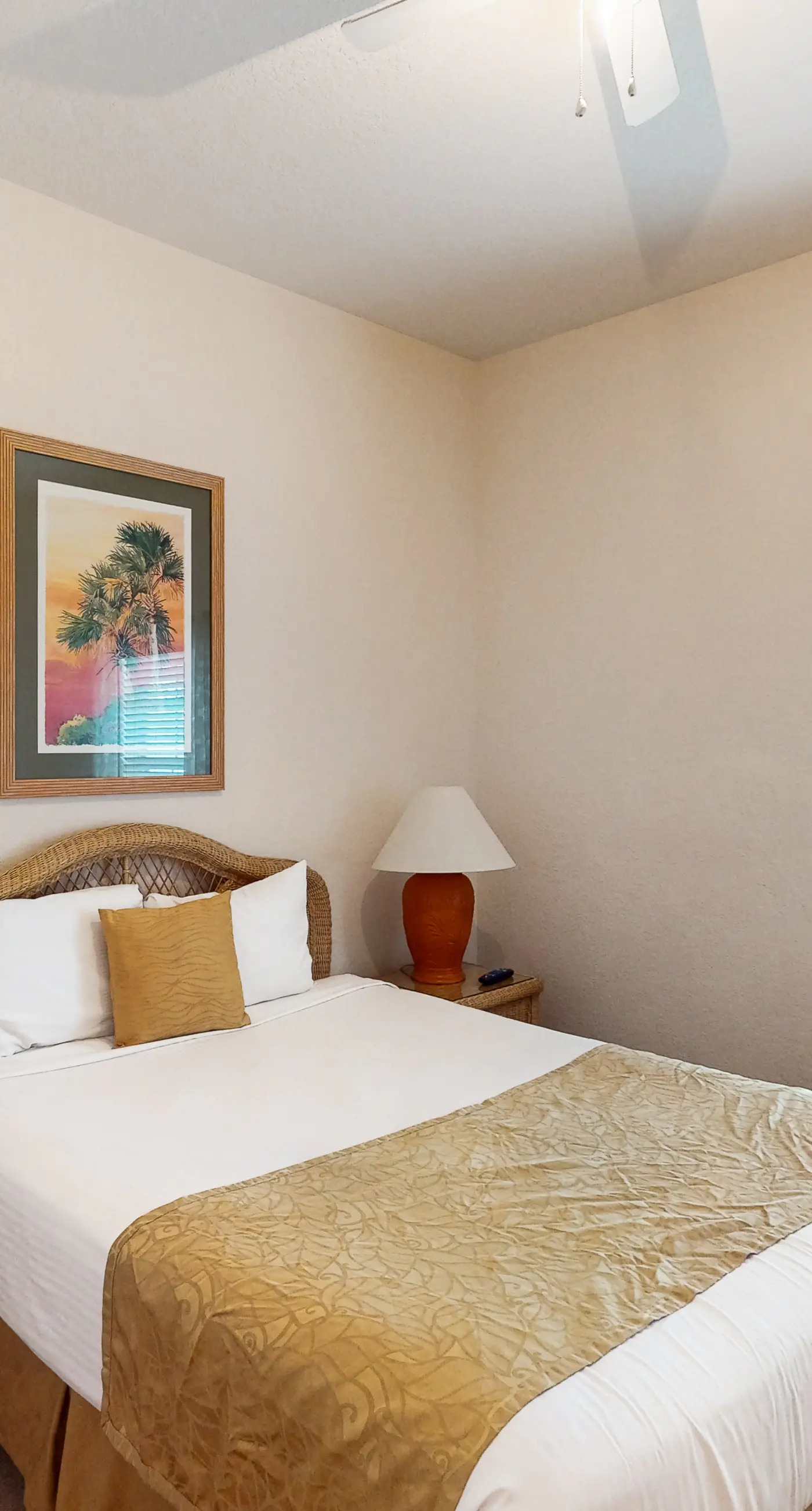 3rd floor condo w/ sauna, restaurant, gym, tennis court, shared pools