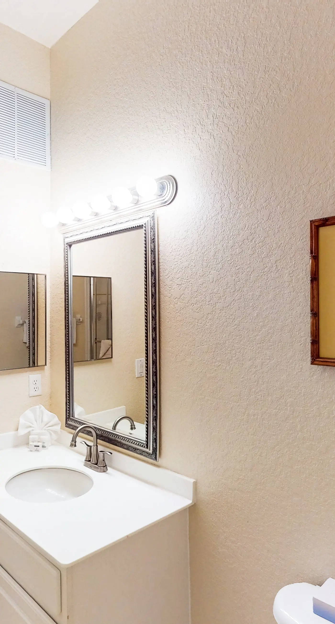 3rd floor condo w/ sauna, restaurant, gym, tennis court, shared pools