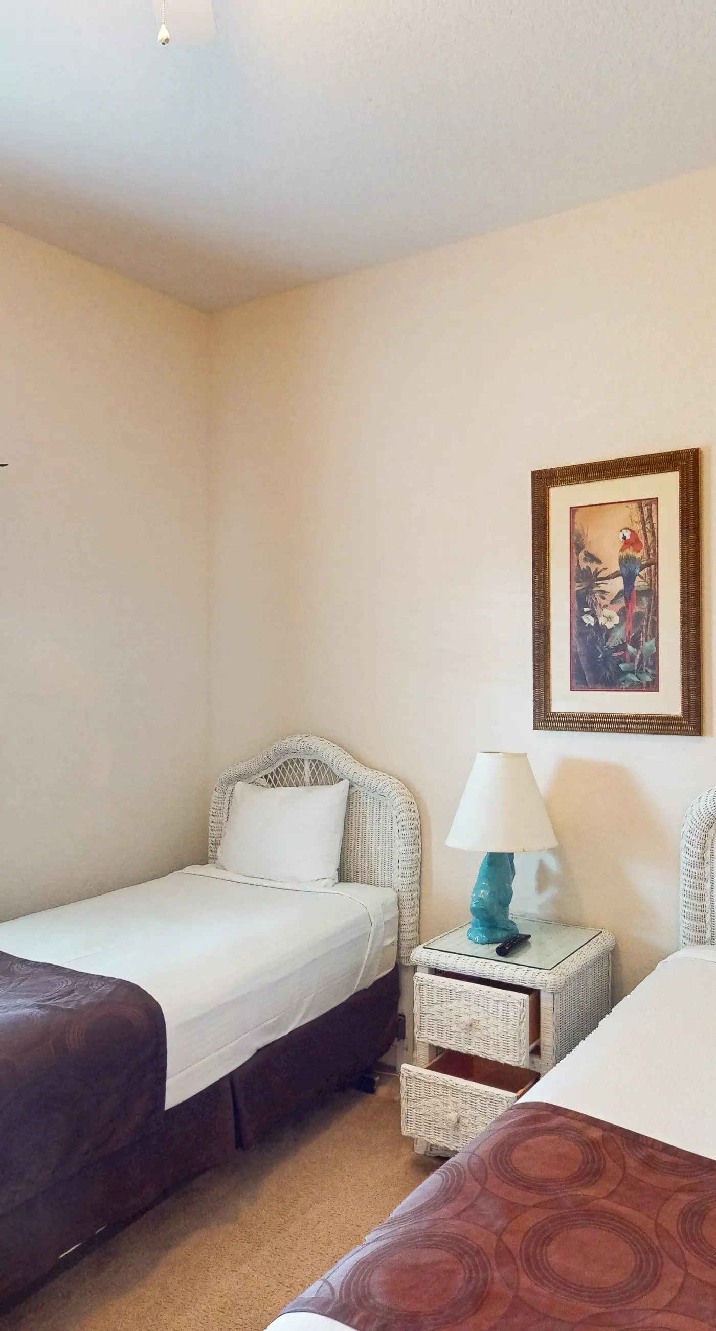 3rd floor condo w/ sauna, restaurant, gym, tennis court, shared pools