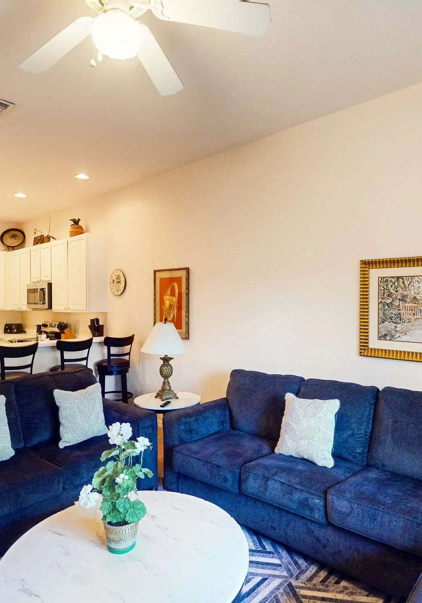 3rd floor condo w/ sauna, restaurant, gym, tennis court, shared pools