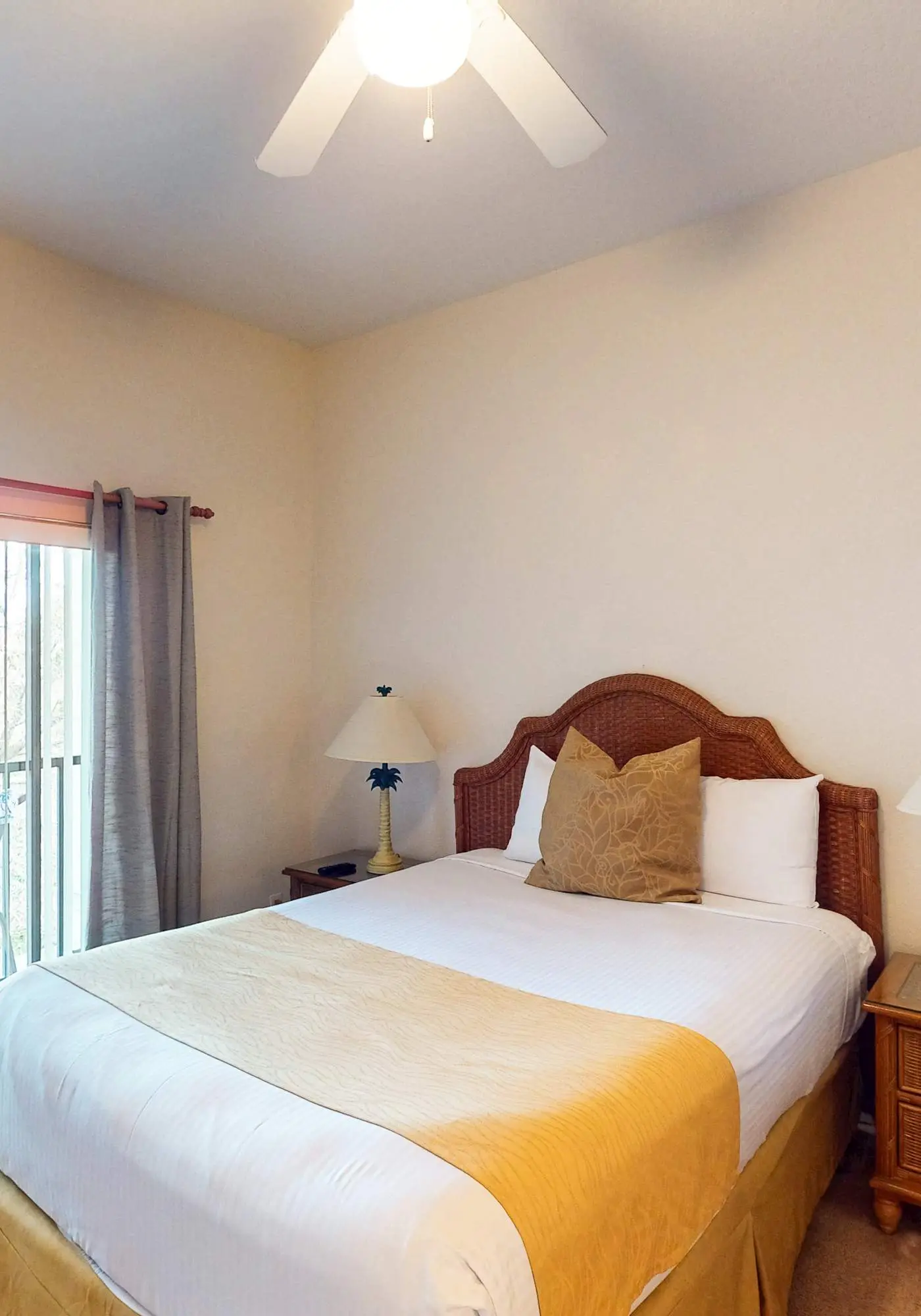 3rd floor condo w/ sauna, restaurant, gym, tennis court, shared pools