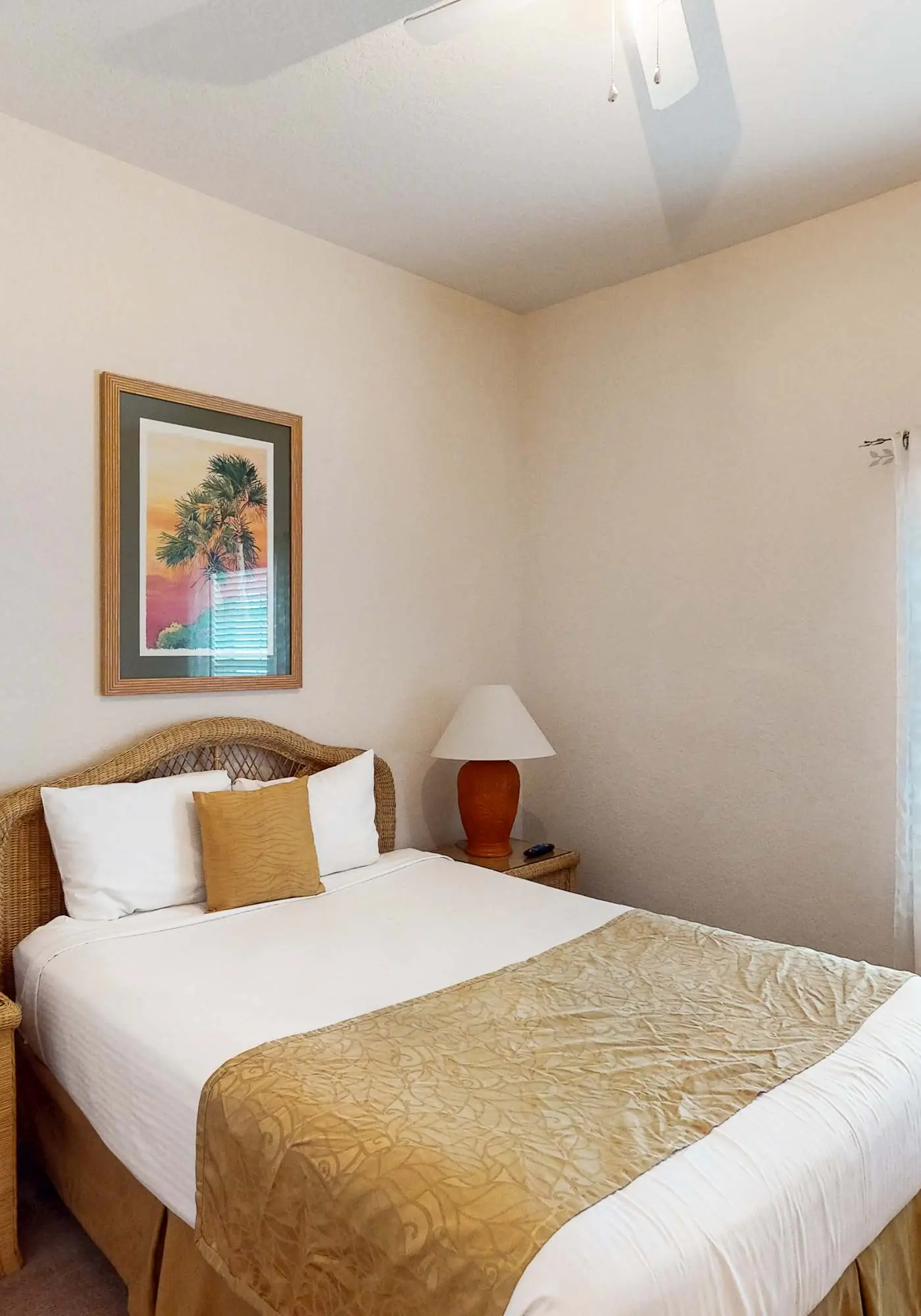3rd floor condo w/ sauna, restaurant, gym, tennis court, shared pools