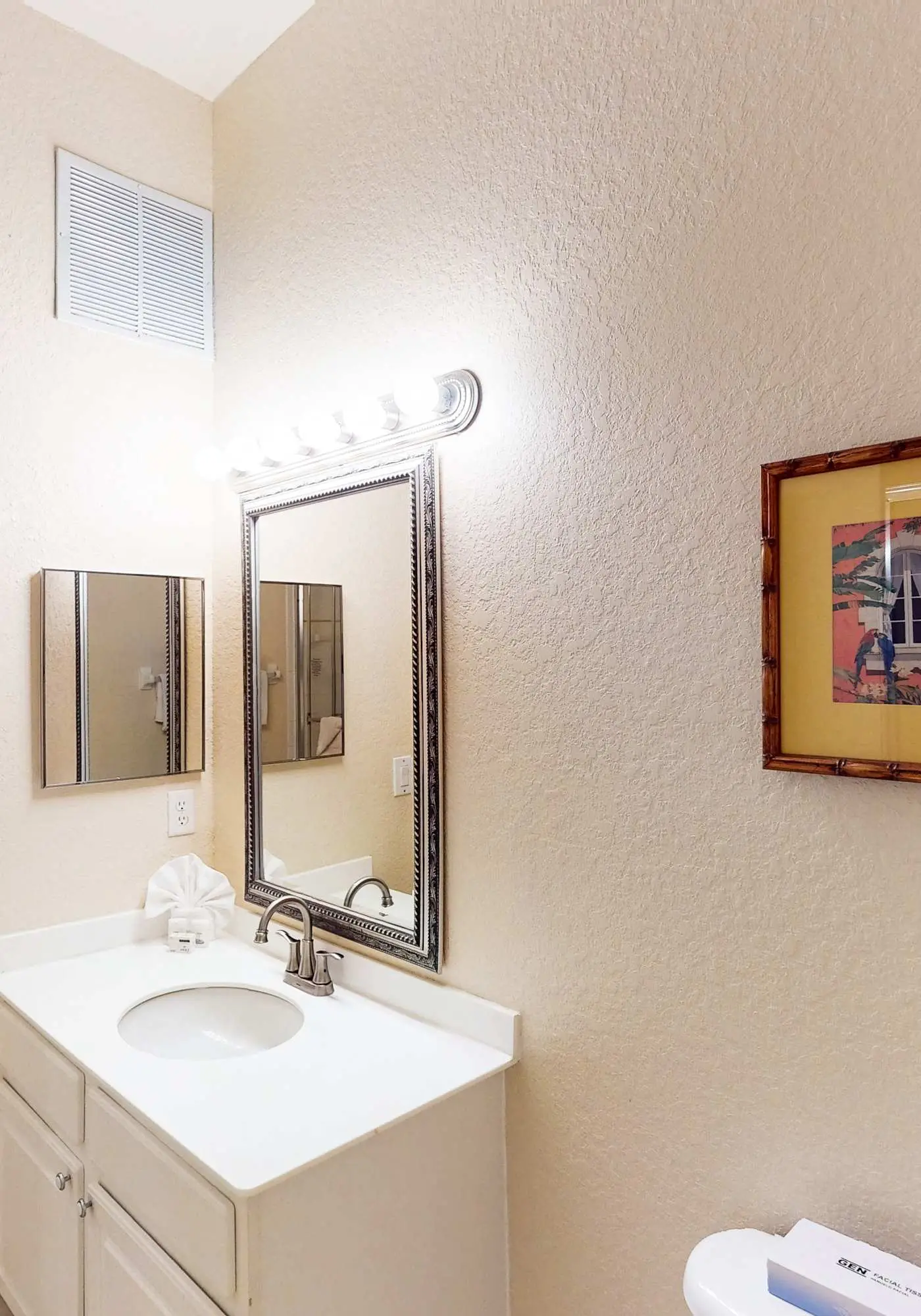 3rd floor condo w/ sauna, restaurant, gym, tennis court, shared pools
