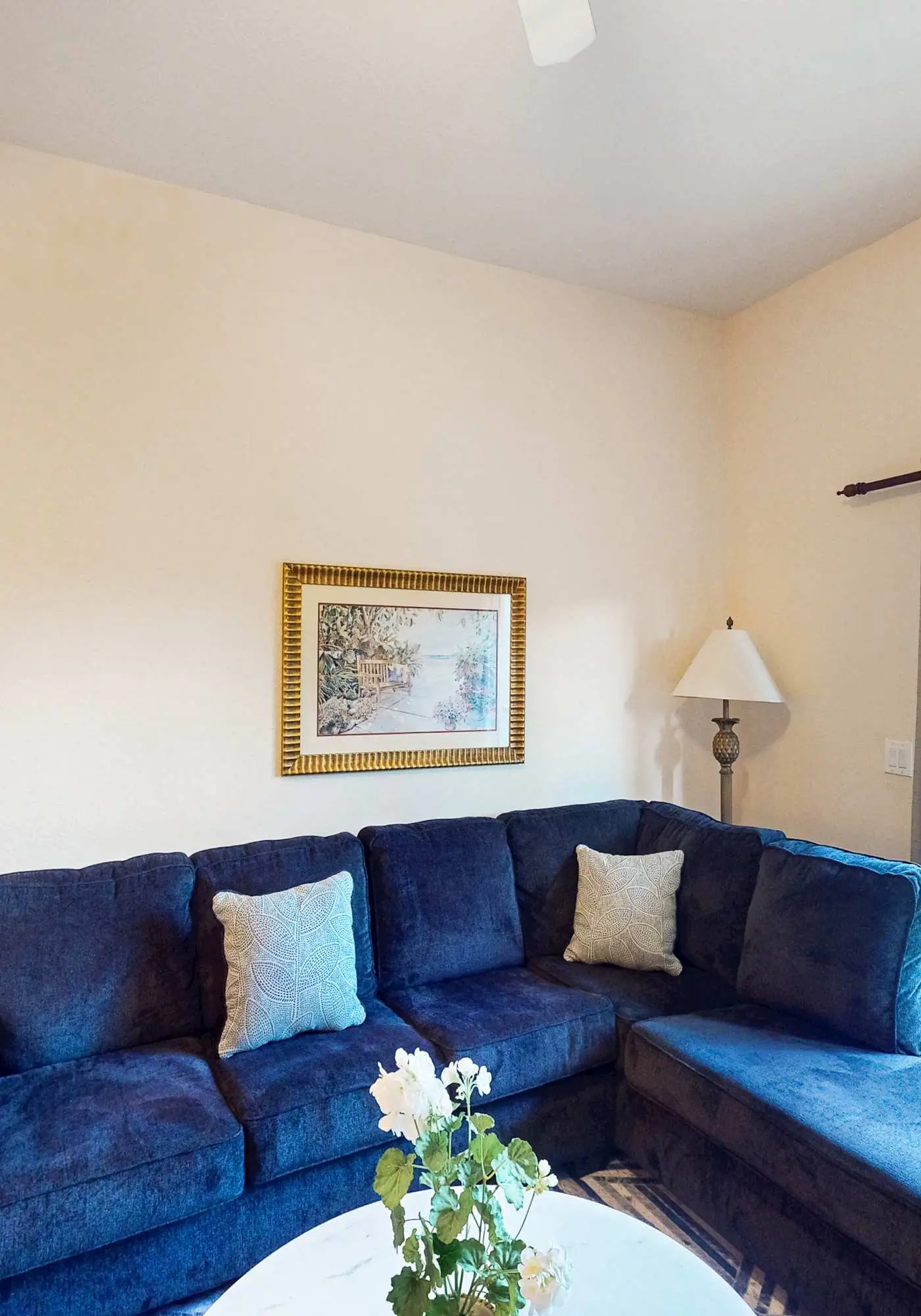 3rd floor condo w/ sauna, restaurant, gym, tennis court, shared pools