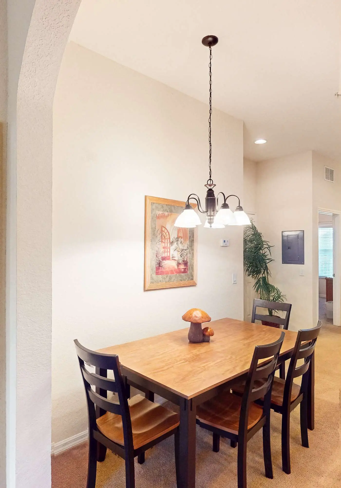 3rd floor condo w/ sauna, restaurant, gym, tennis court, shared pools