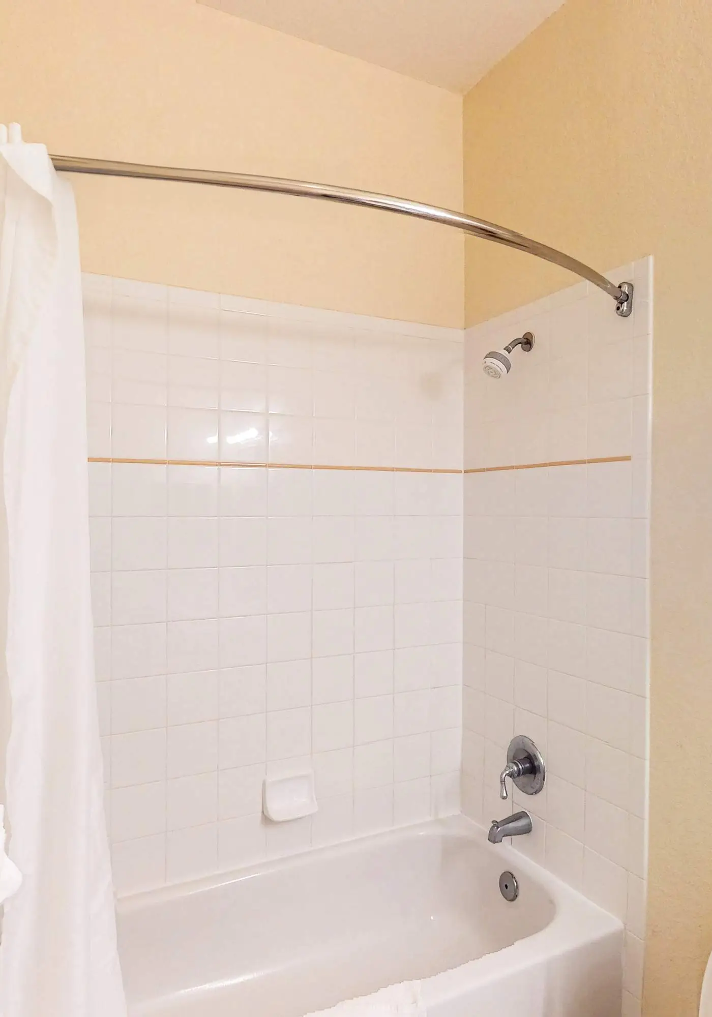 3rd floor condo w/ sauna, restaurant, gym, tennis court, shared pools