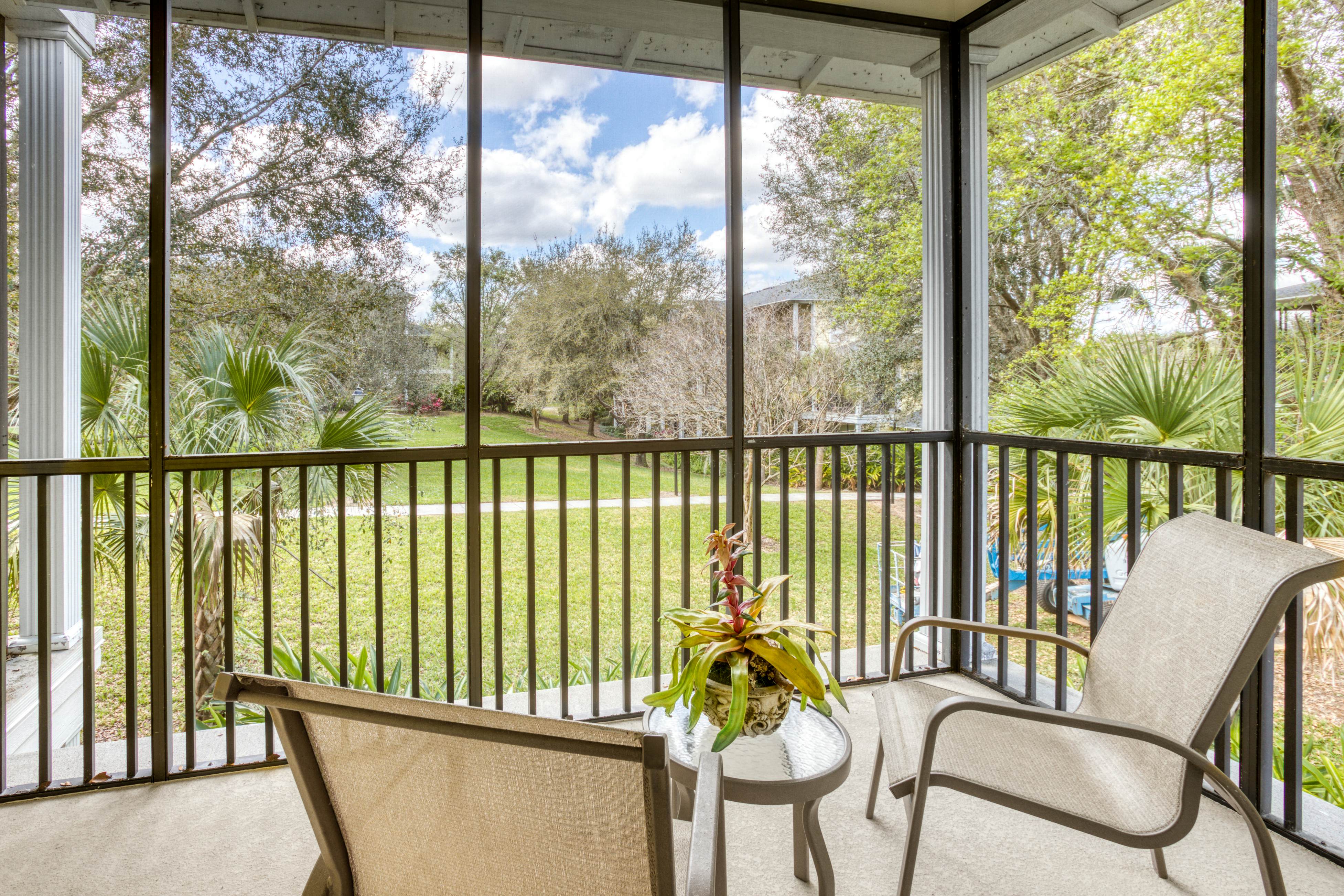 2nd floor condo near theme parks, tennis court, balcony, gym, restaurant