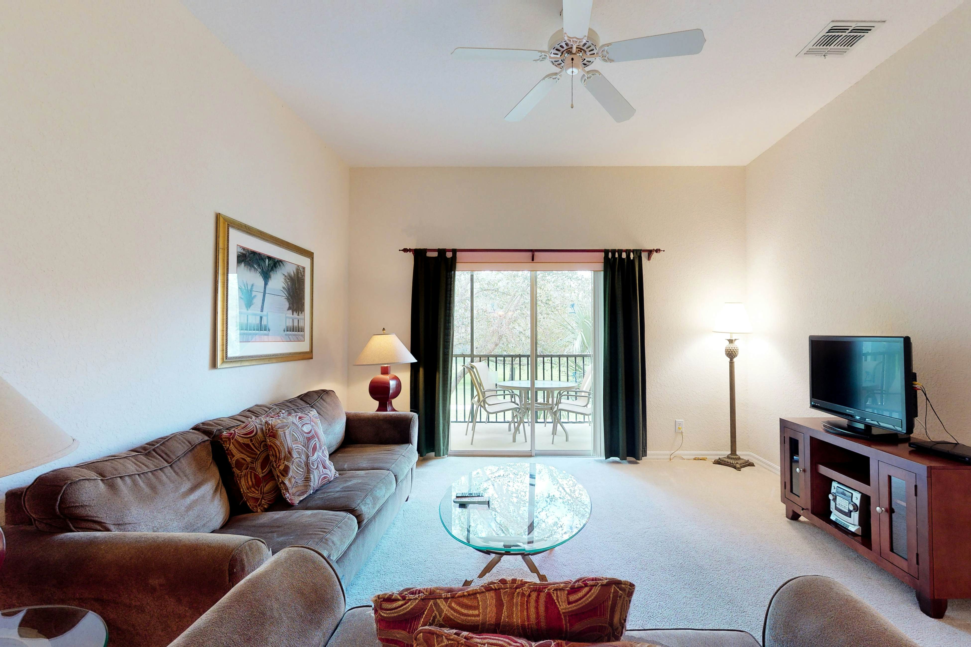 2nd floor condo near theme parks, tennis court, balcony, gym, restaurant