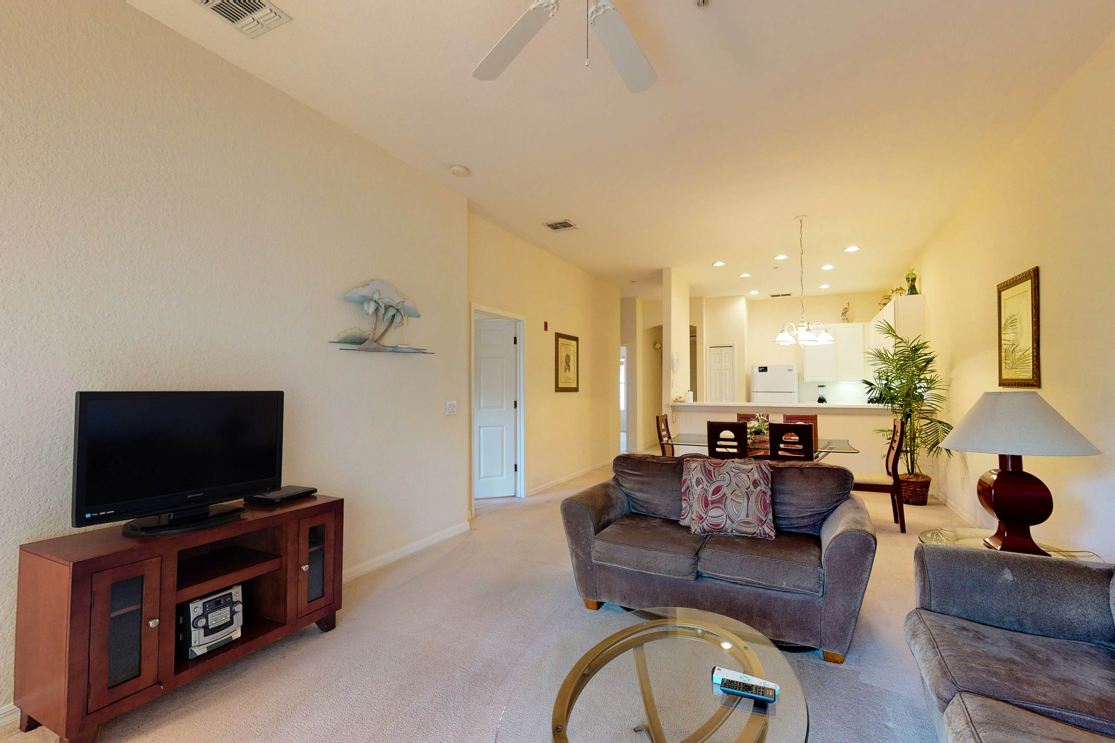 2nd floor condo near theme parks, tennis court, balcony, gym, restaurant