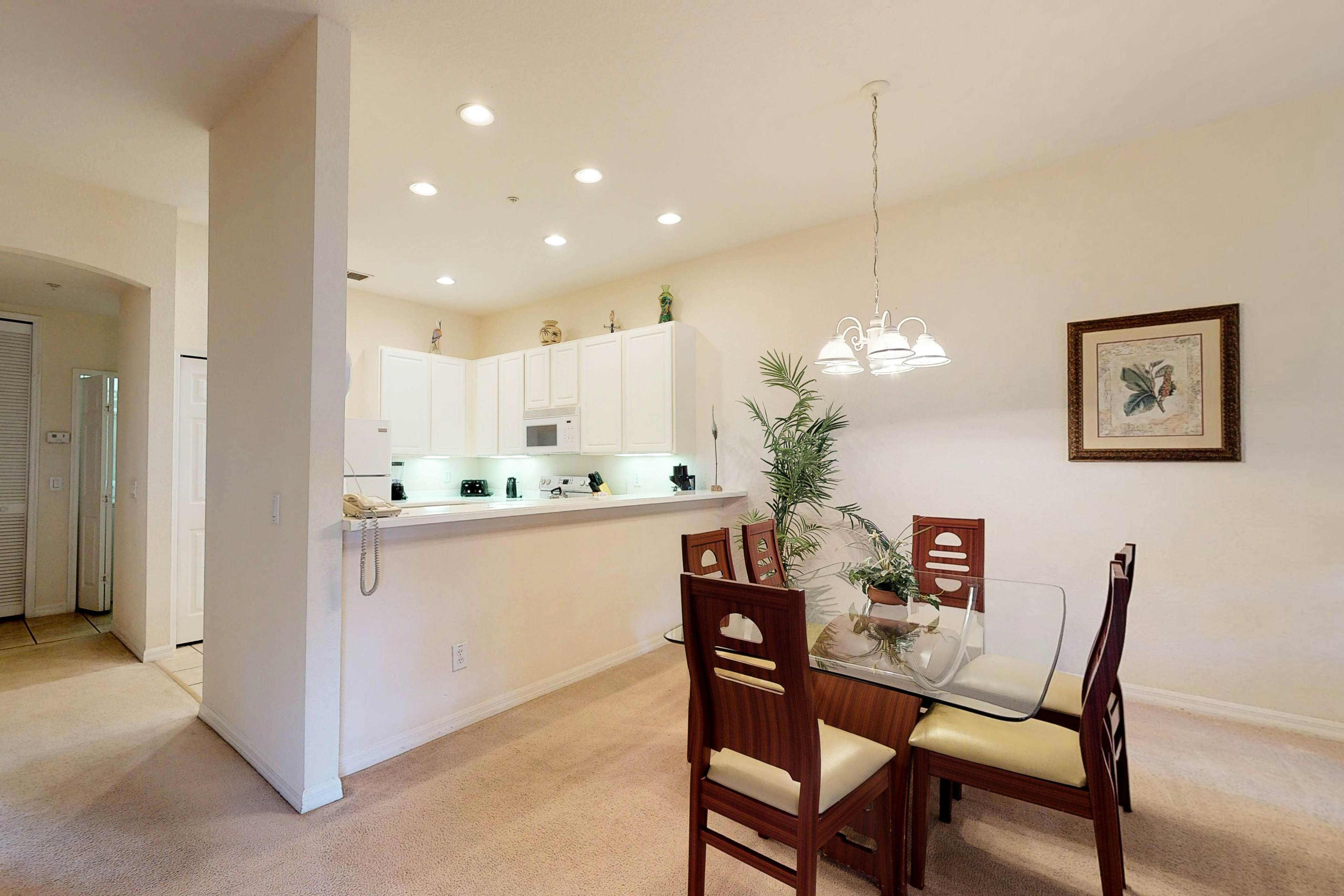 2nd floor condo near theme parks, tennis court, balcony, gym, restaurant