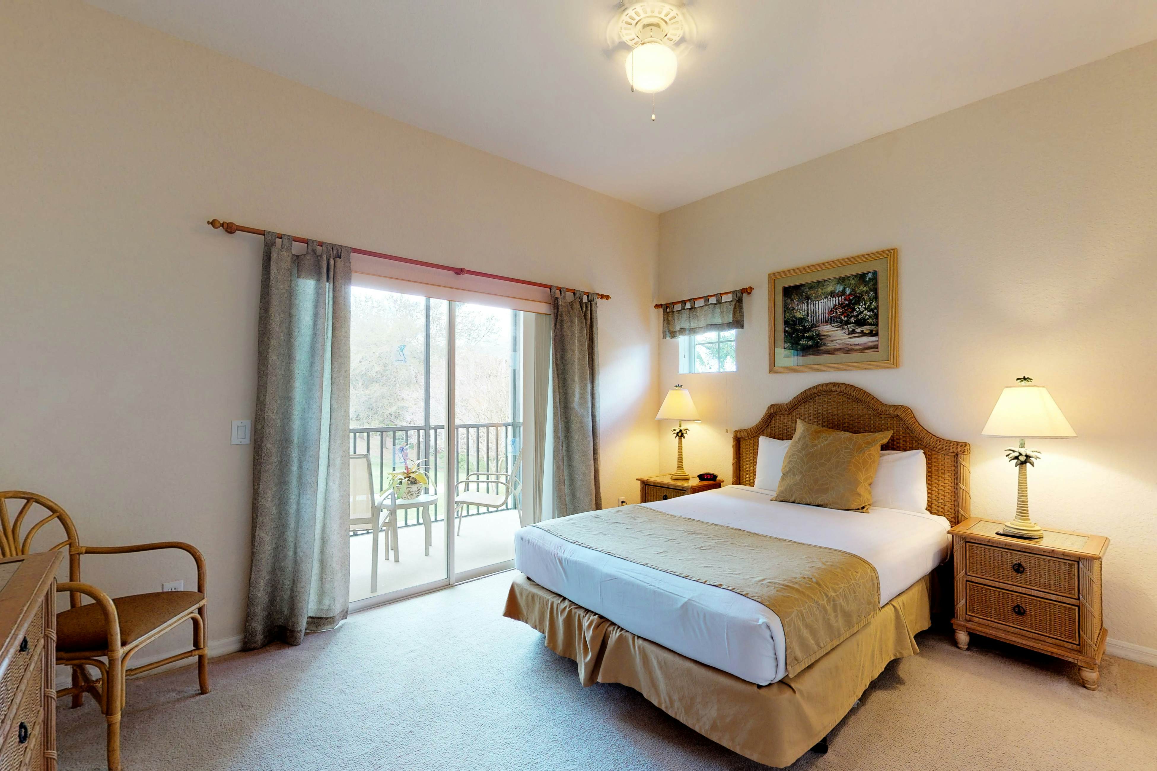 2nd floor condo near theme parks, tennis court, balcony, gym, restaurant