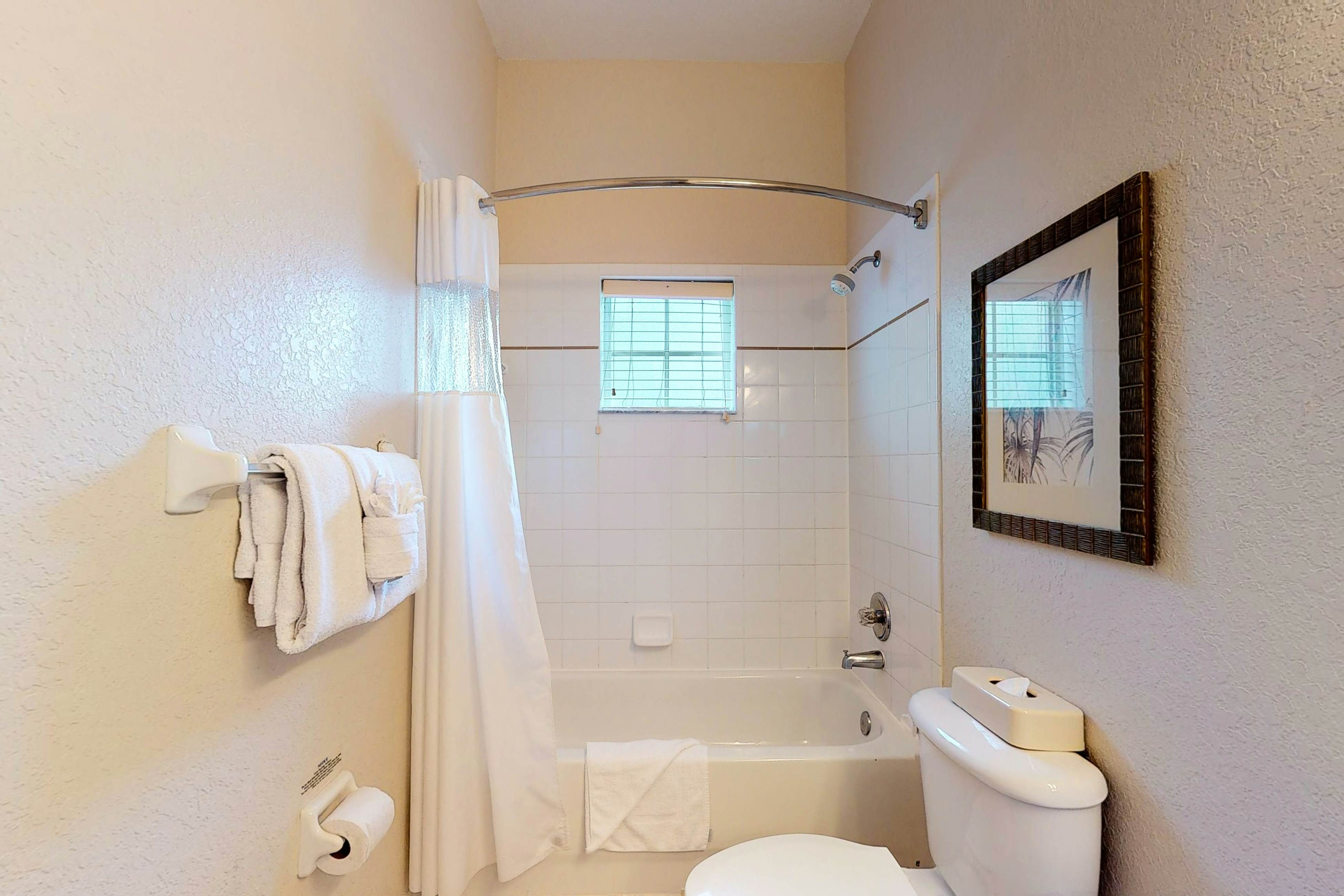 2nd floor condo near theme parks, tennis court, balcony, gym, restaurant