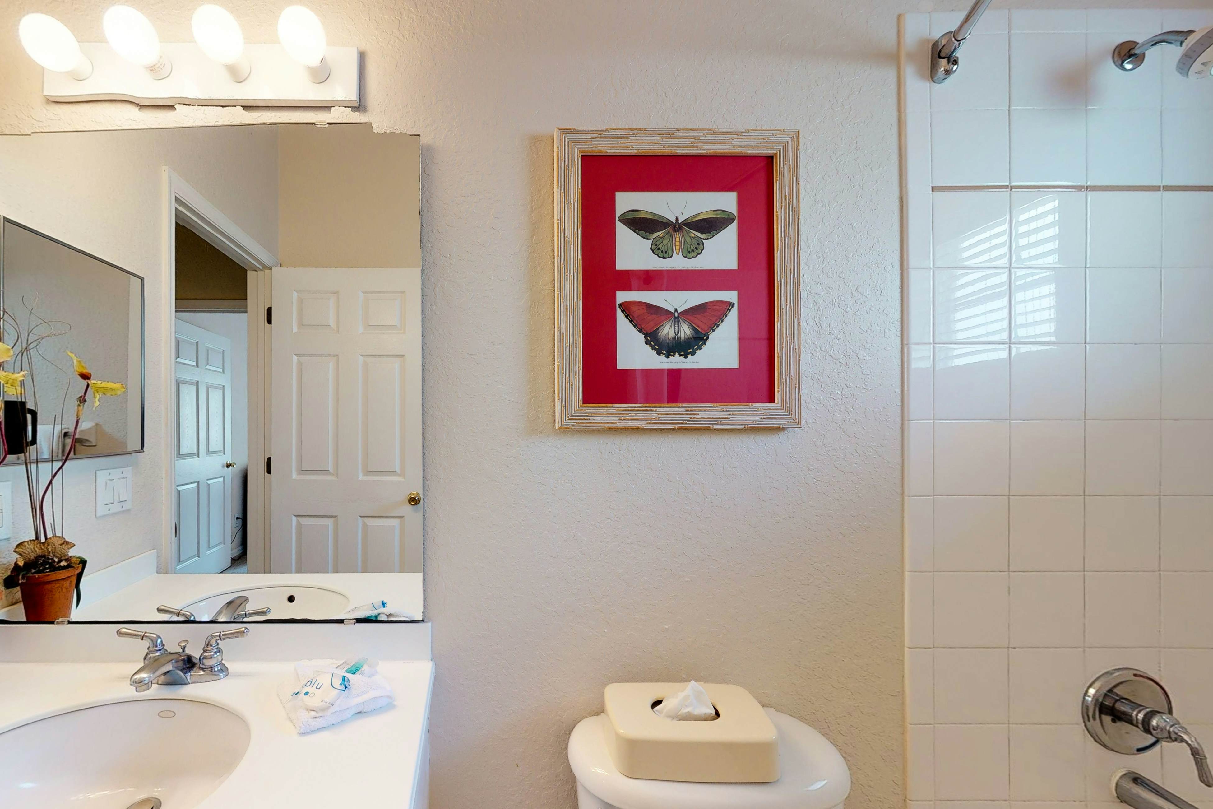 2nd floor condo near theme parks, tennis court, balcony, gym, restaurant