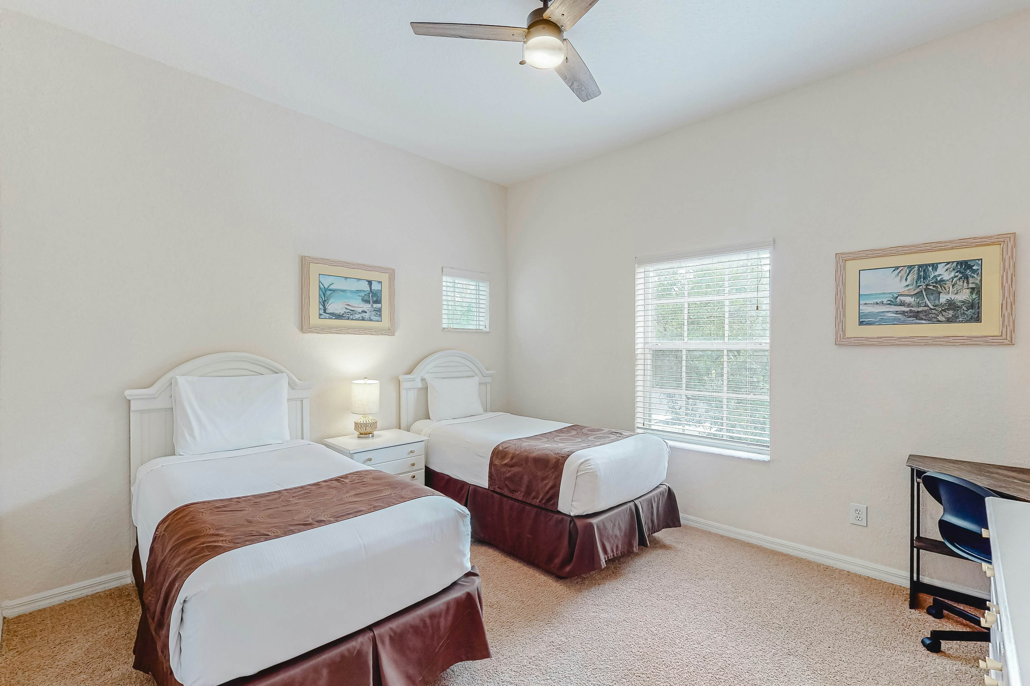 2nd floor condo w/ basketball court, near theme parks, sauna, gym, balcony