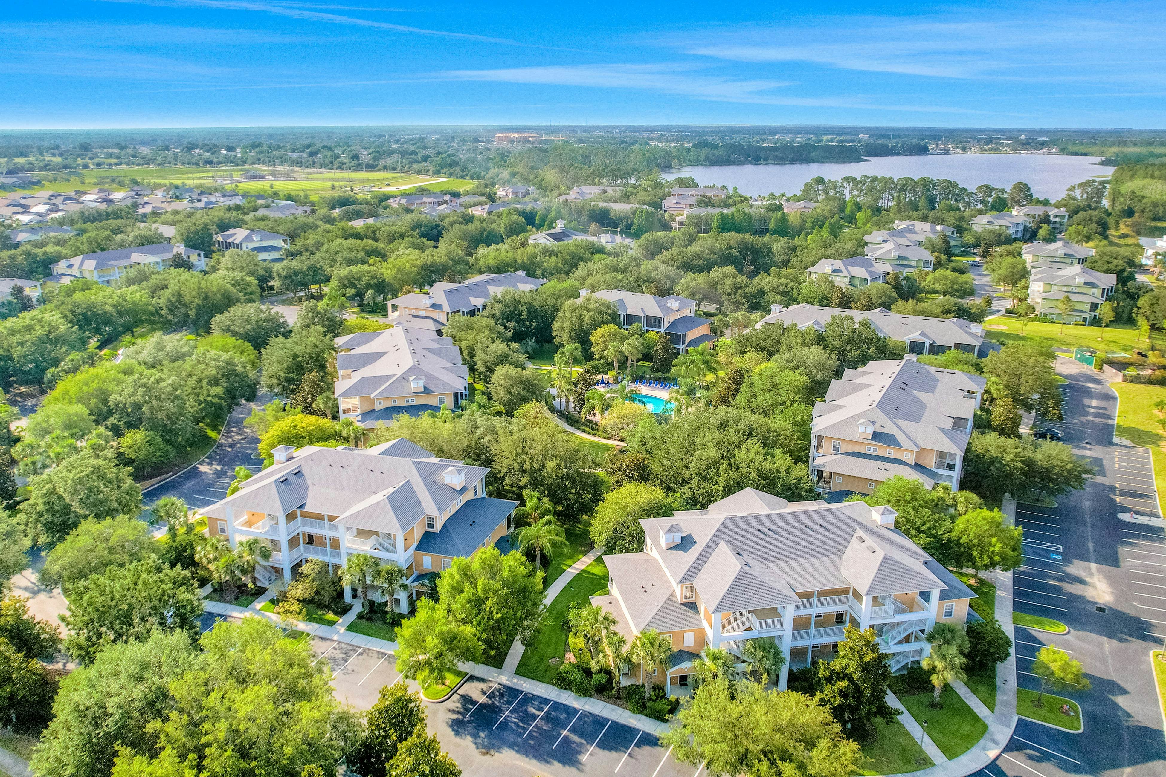 2nd floor condo w/ basketball court, near theme parks, sauna, gym, balcony