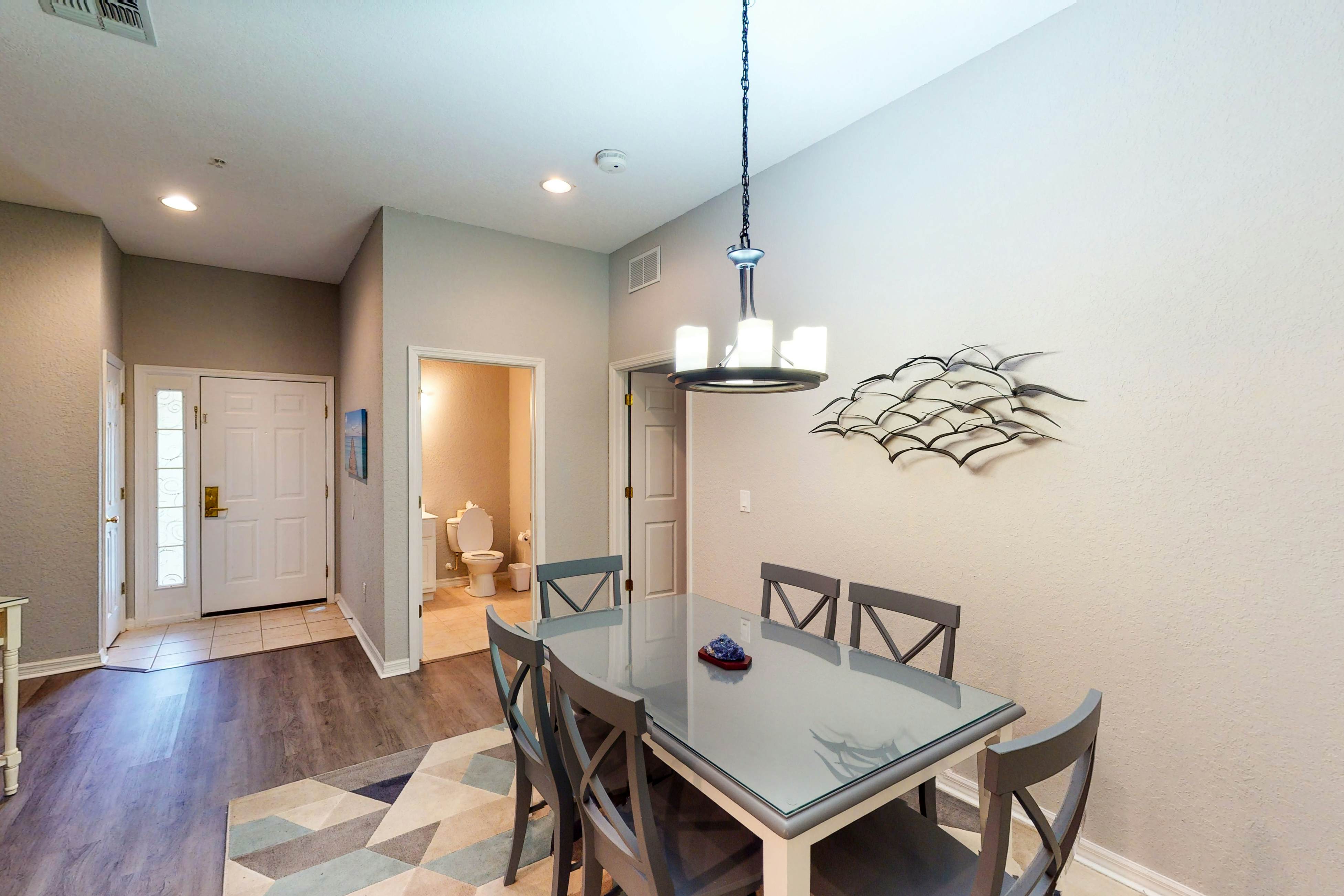 1st floor condo w/ gym, restaurant, sauna, tennis court, limited-mobility access