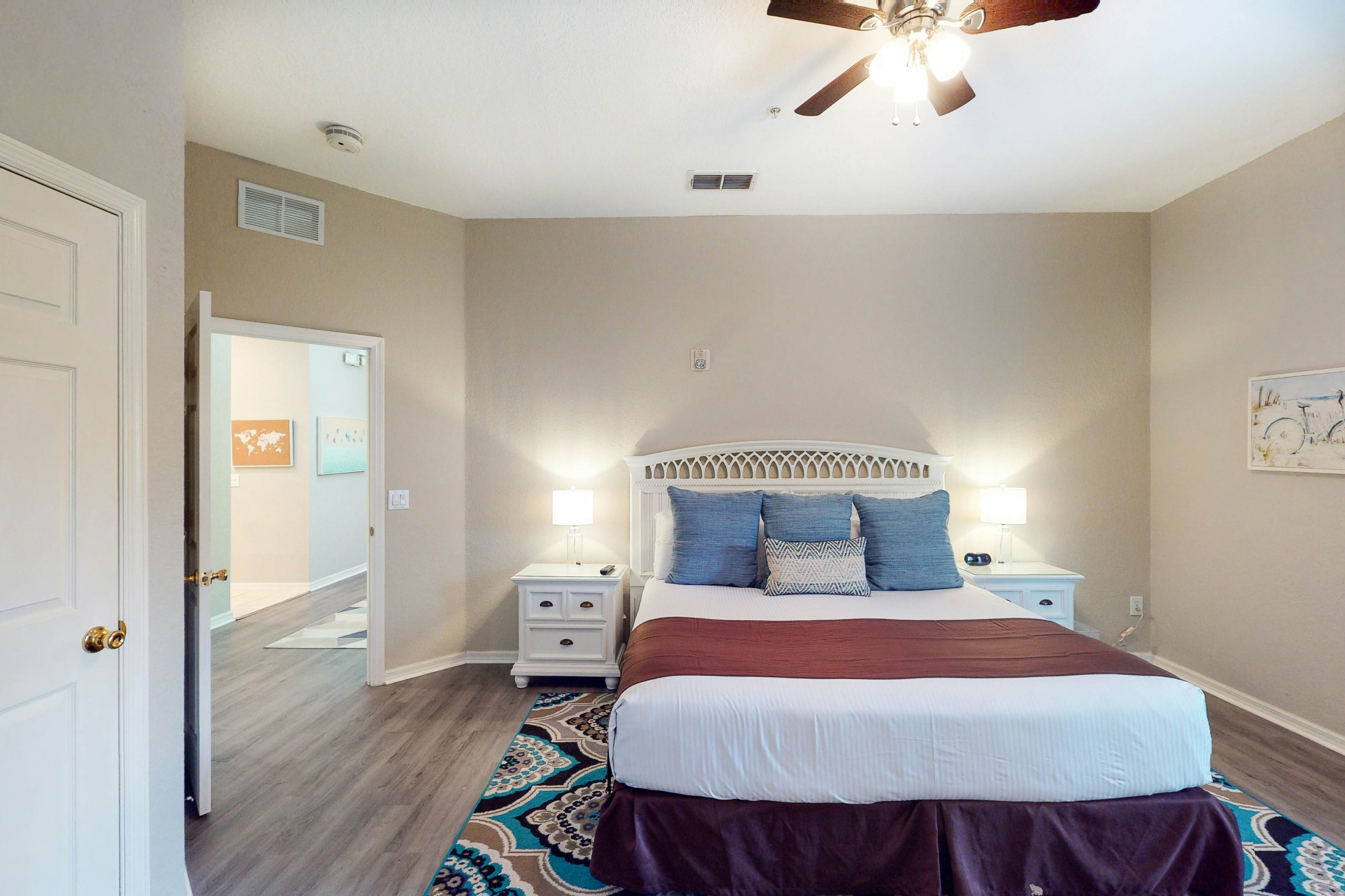 1st floor condo w/ gym, restaurant, sauna, tennis court, limited-mobility access