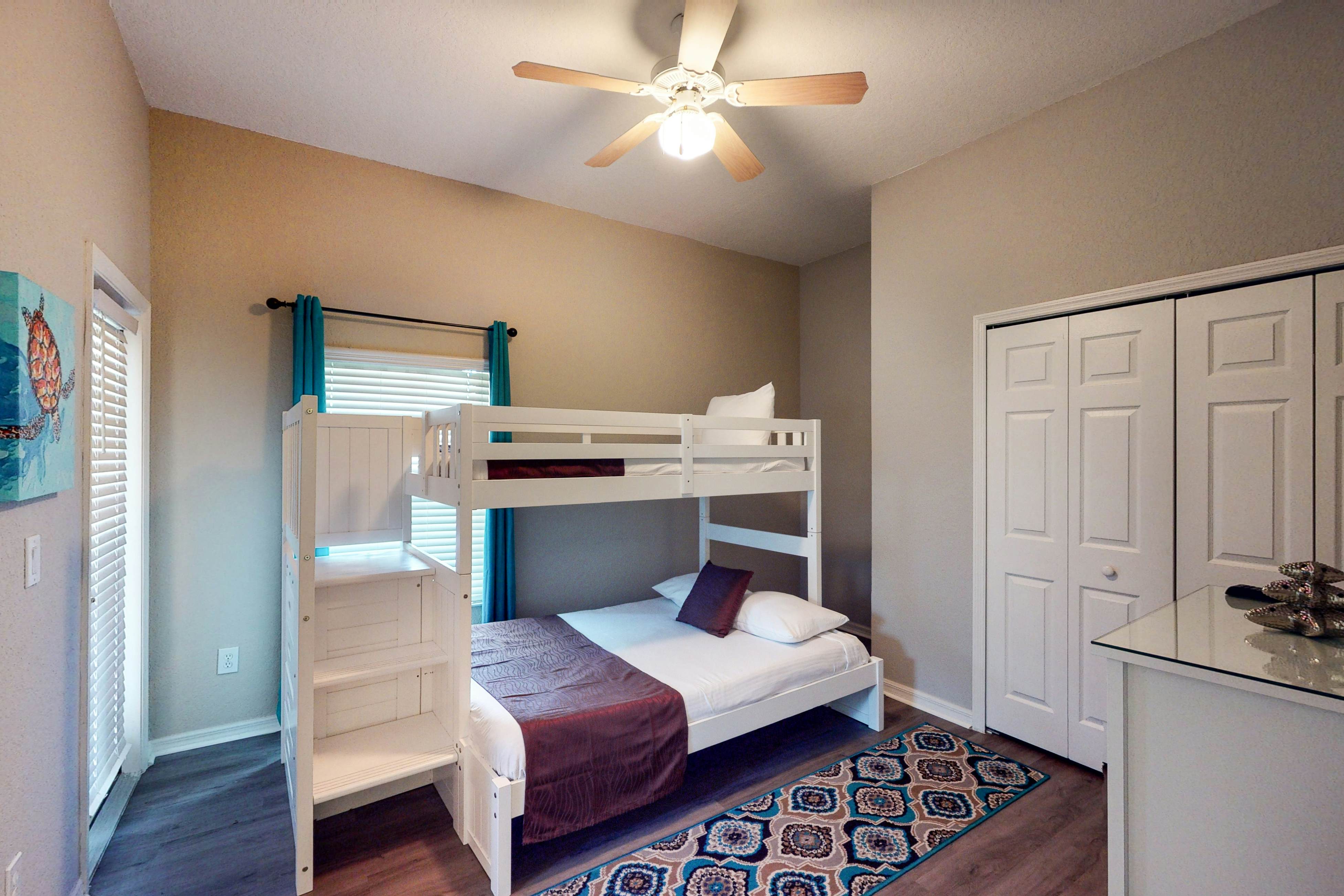 1st floor condo w/ gym, restaurant, sauna, tennis court, limited-mobility access