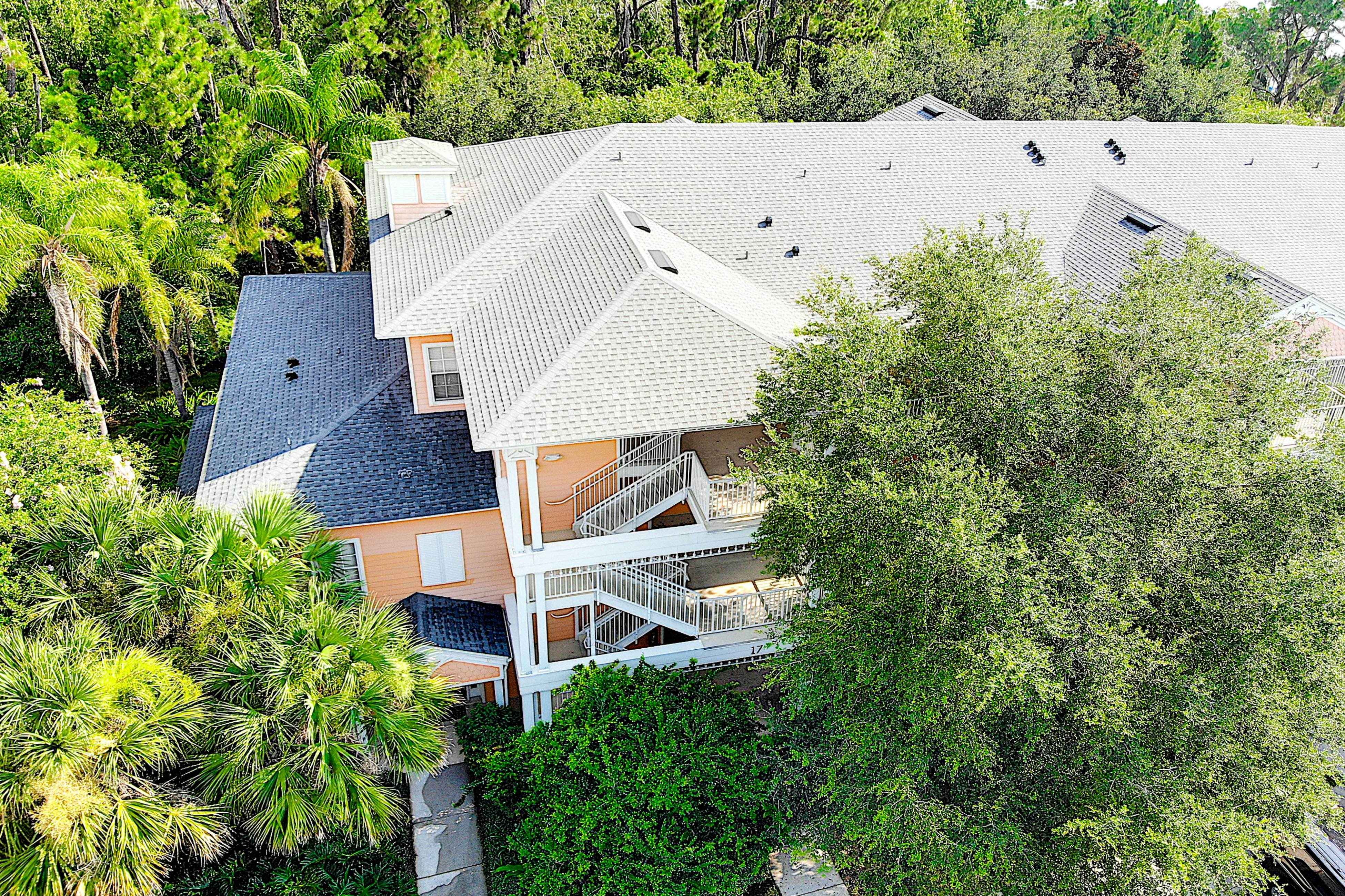 1st floor condo w/ gym, restaurant, sauna, tennis court, limited-mobility access