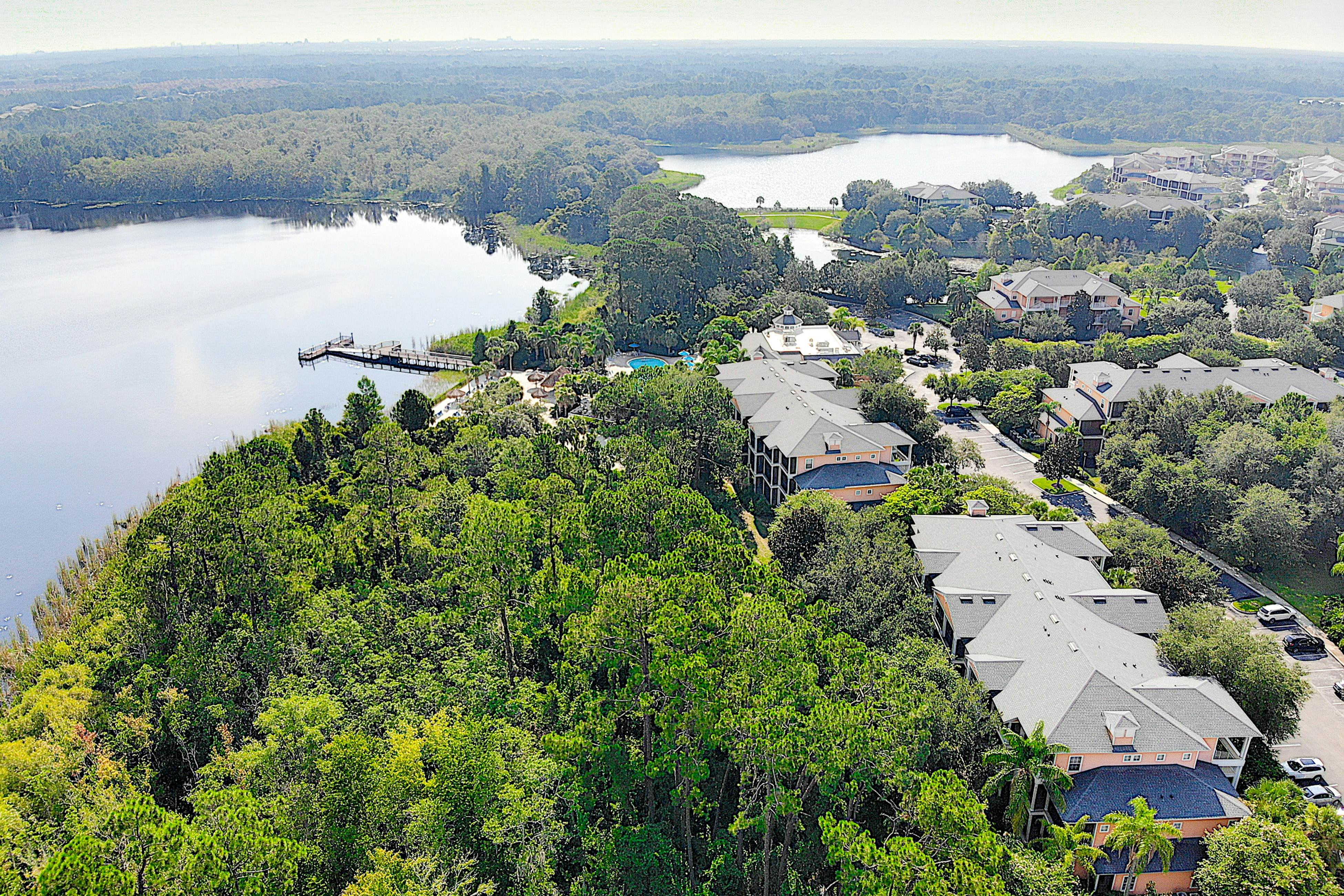 1st floor condo w/ gym, restaurant, sauna, tennis court, limited-mobility access