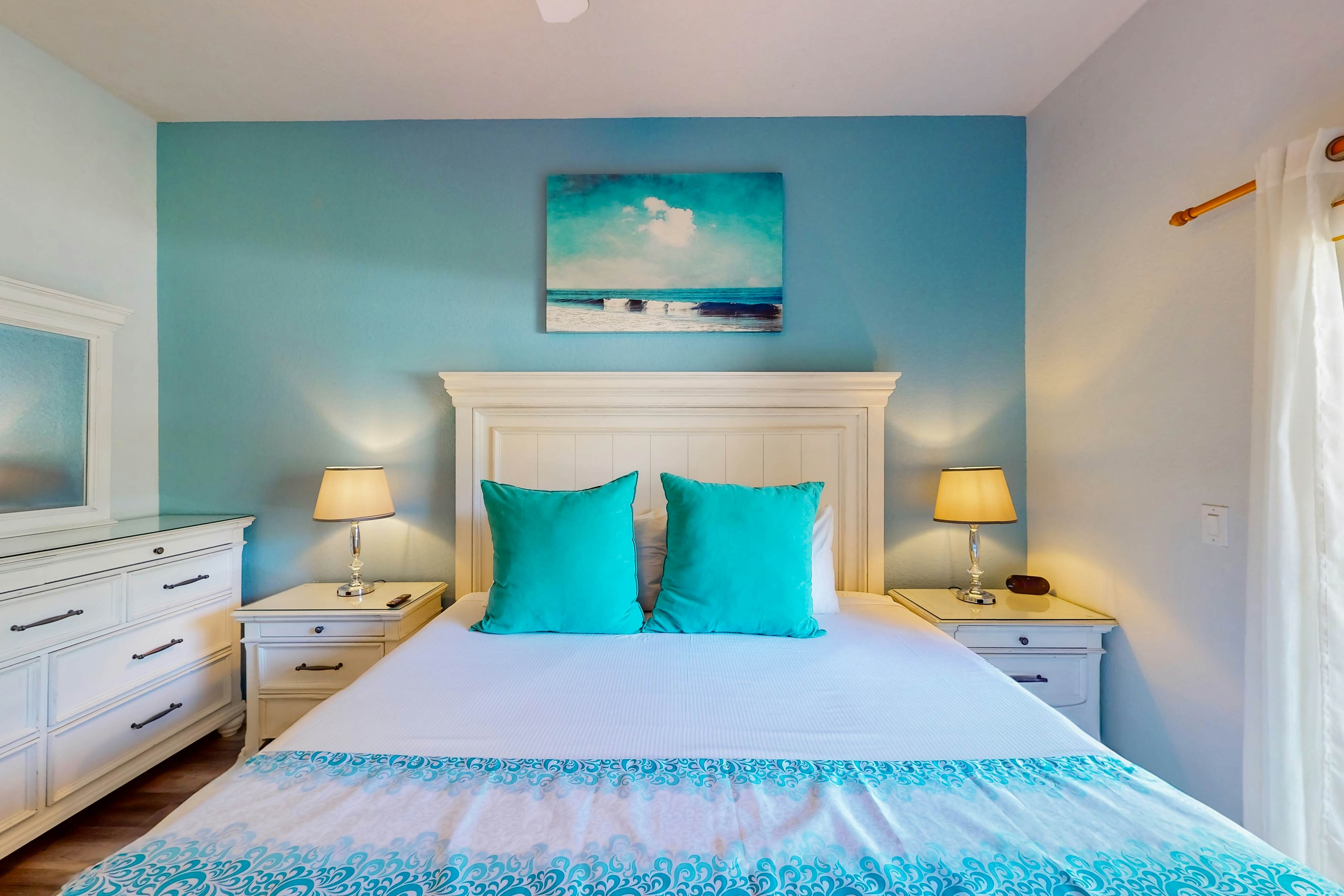 1st floor lake view condo with tennis, basketball court, pools, near theme parks