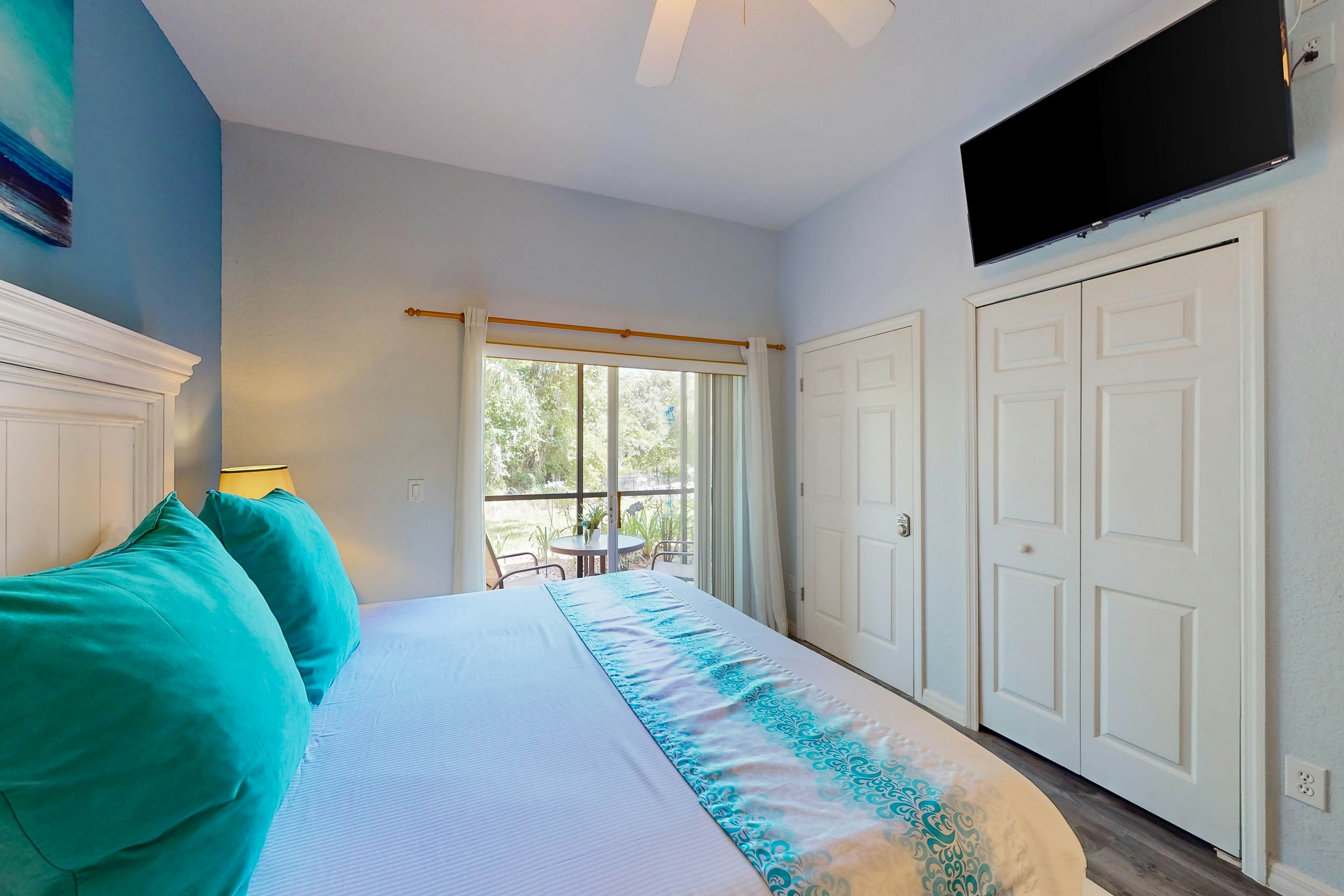 1st floor lake view condo with tennis, basketball court, pools, near theme parks