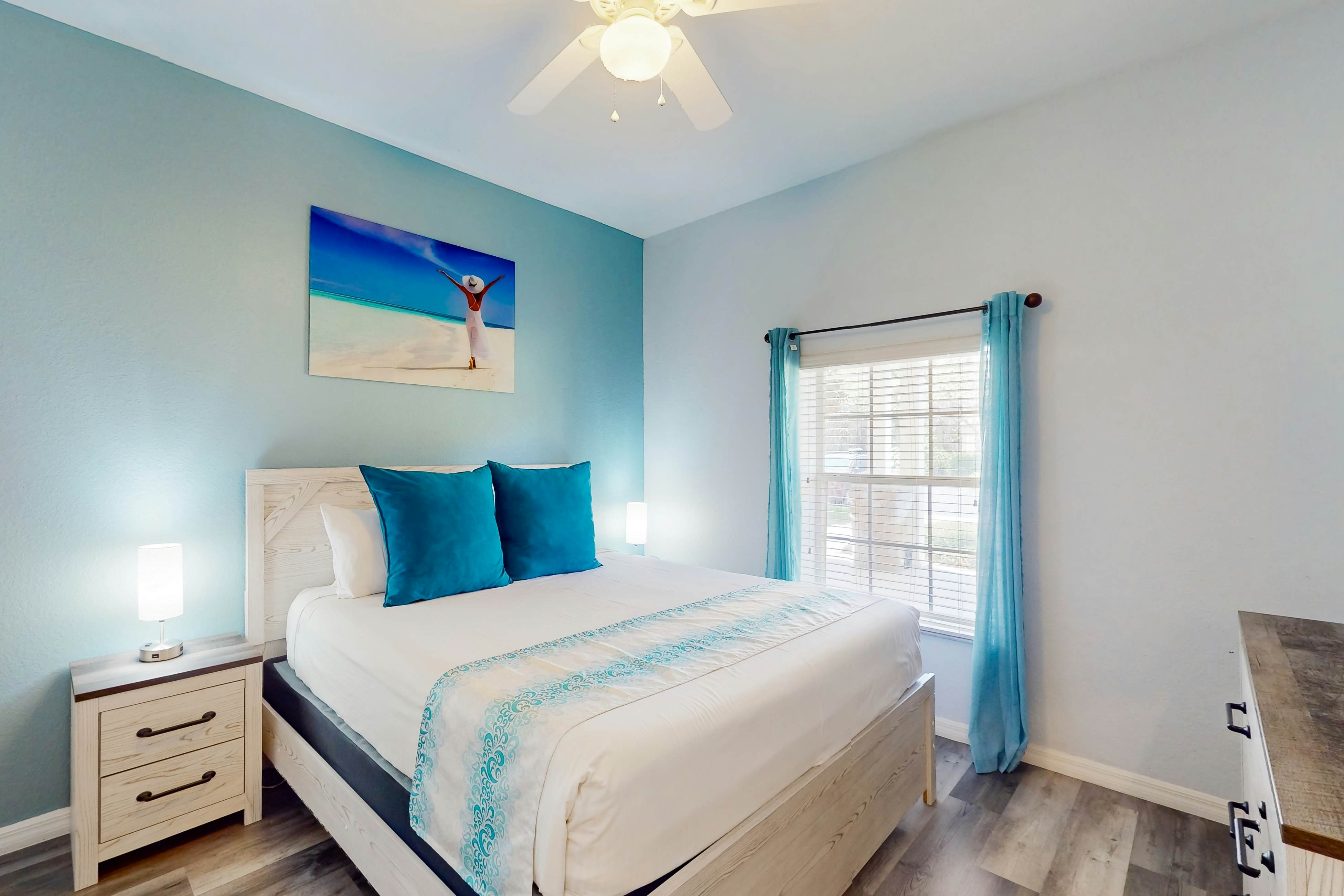 1st floor lake view condo with tennis, basketball court, pools, near theme parks