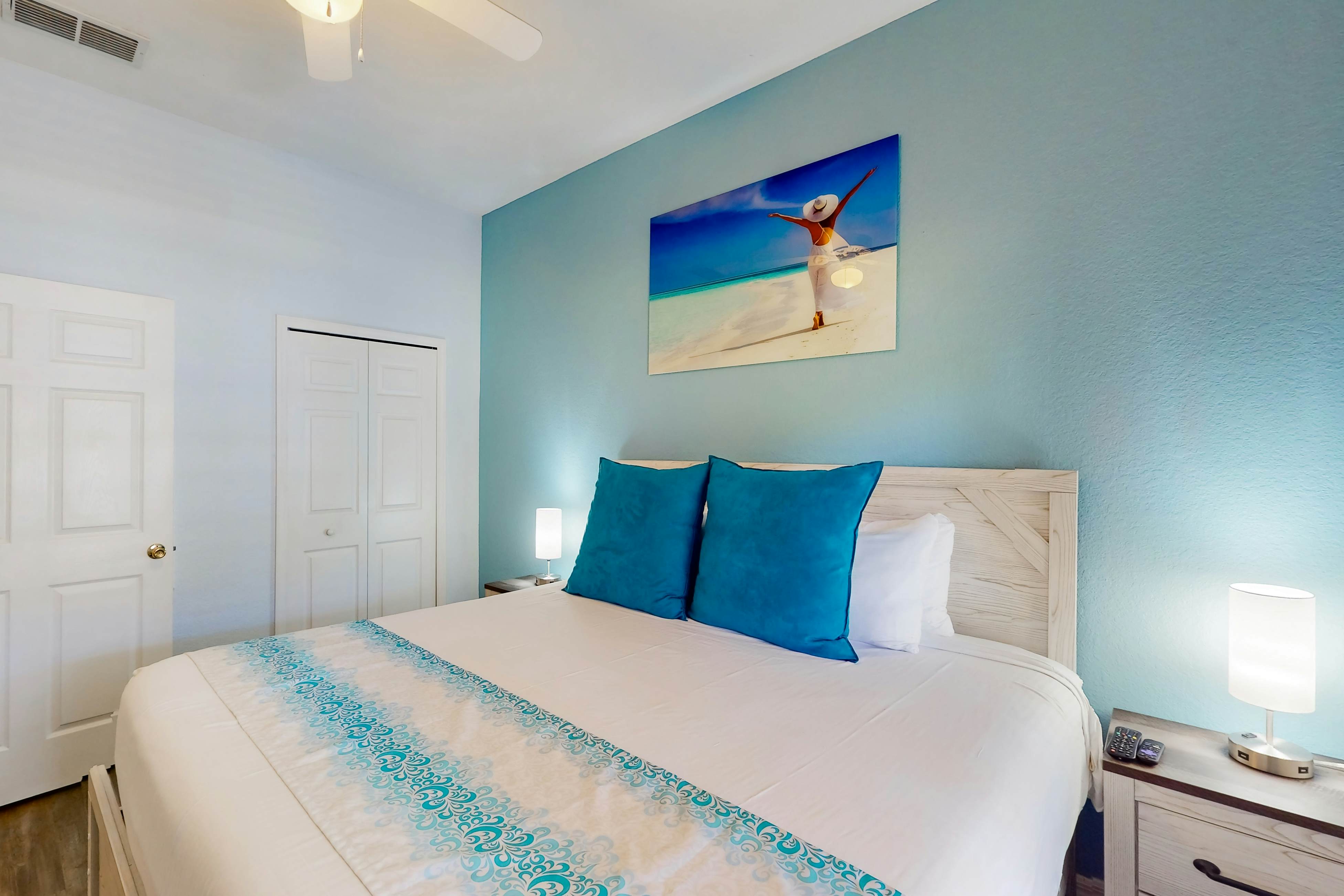 1st floor lake view condo with tennis, basketball court, pools, near theme parks